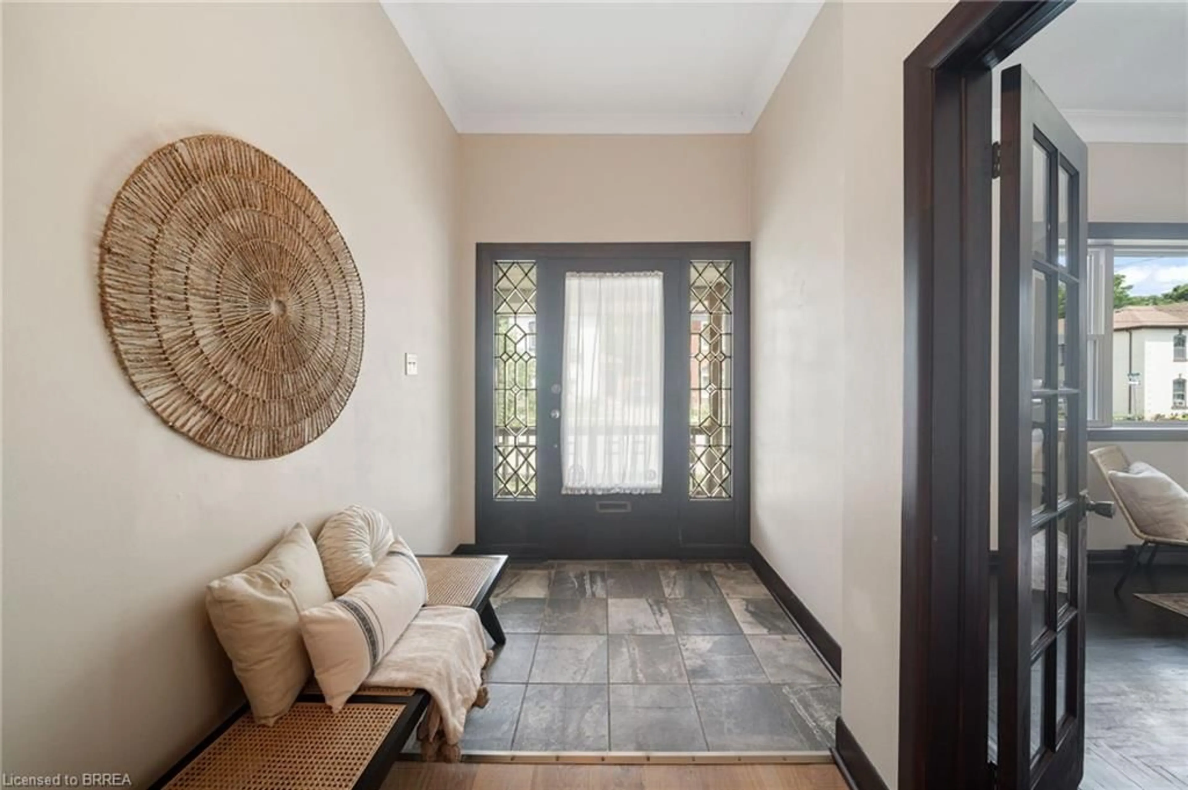 Indoor entryway for 76 William St, Brantford Ontario N3T 3K8