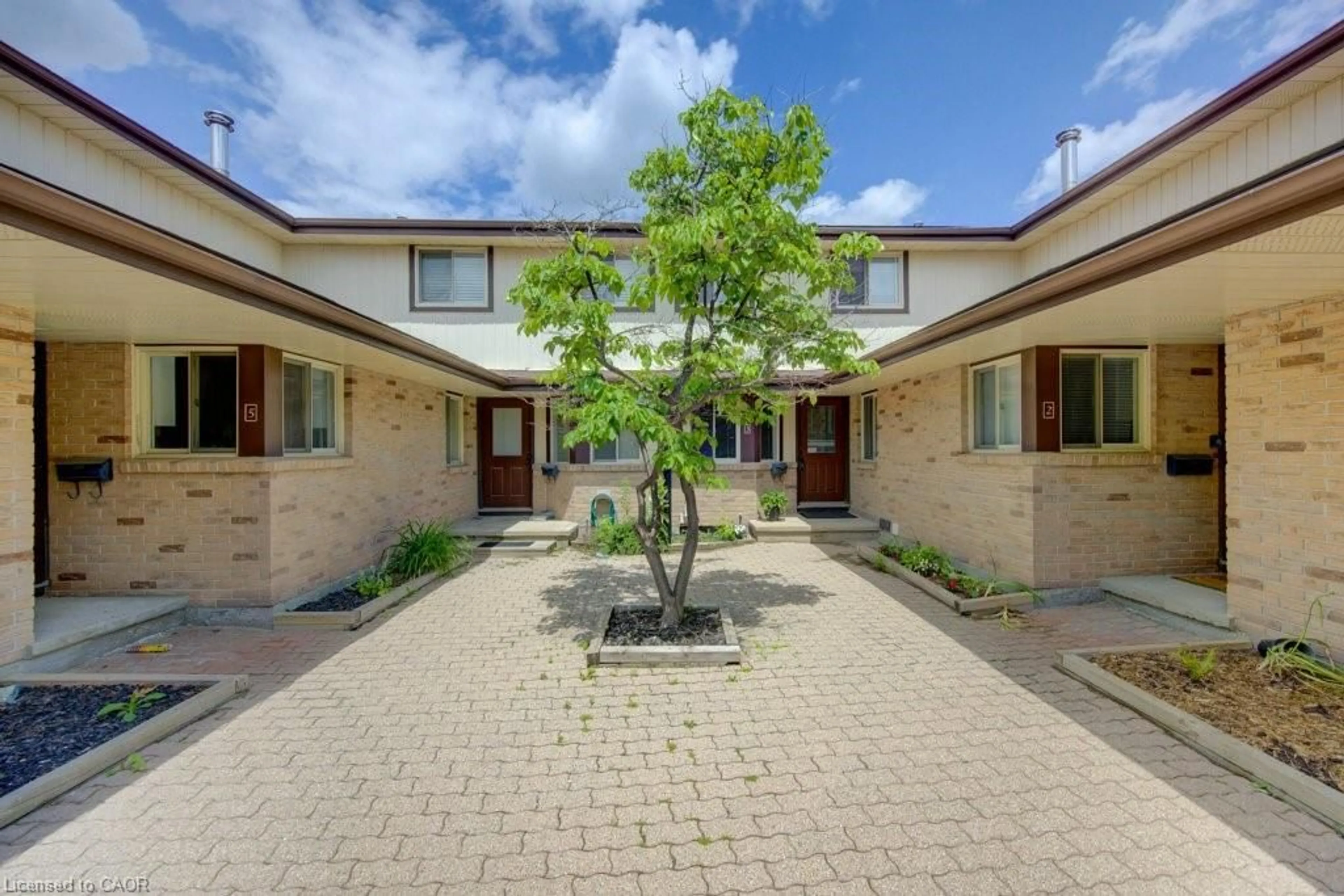 Patio, street for 458 Beechwood Pl #3, Waterloo Ontario N2T 1Y9