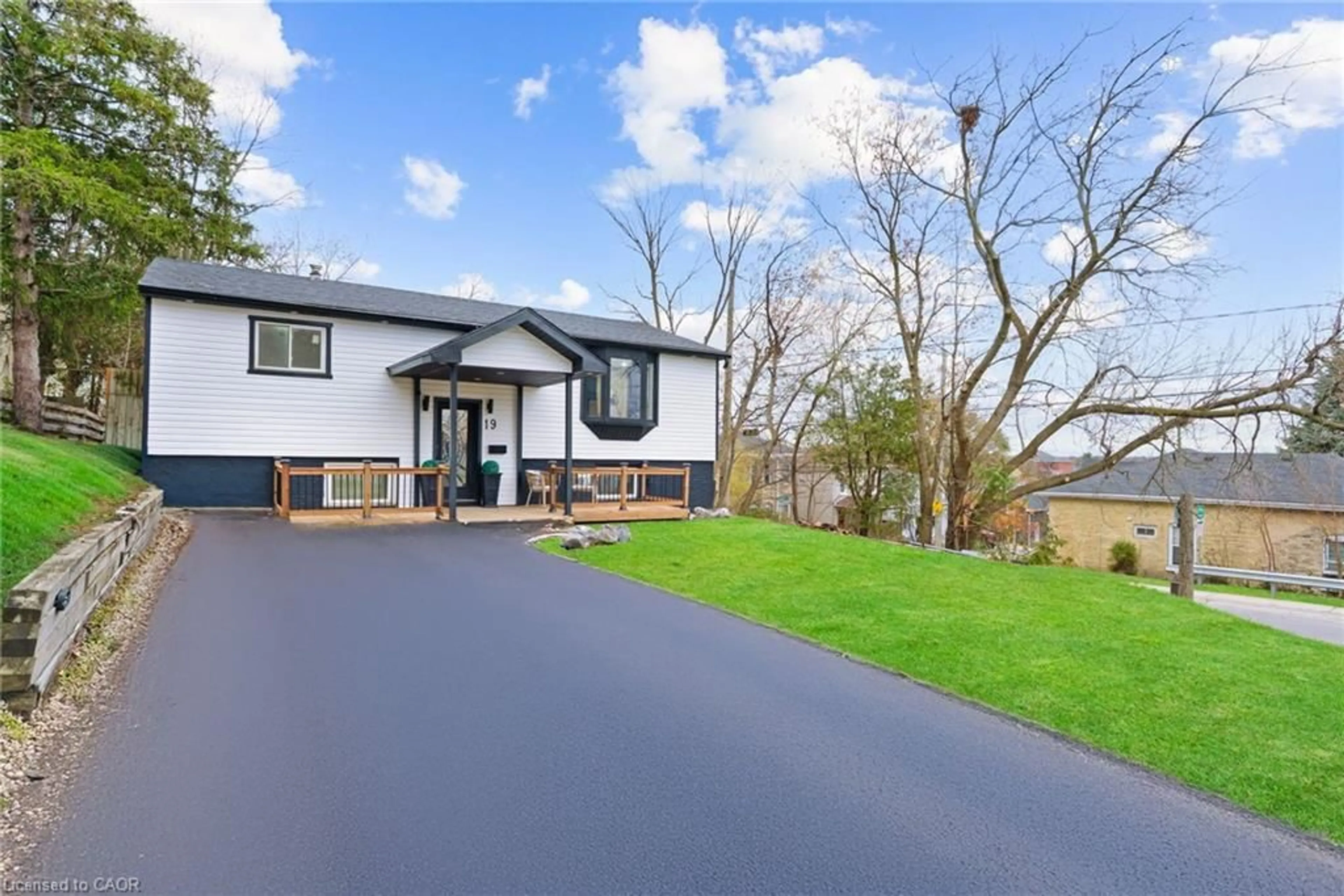Home with vinyl exterior material, street for 19 Broad St, Brantford Ontario N3R 7E1
