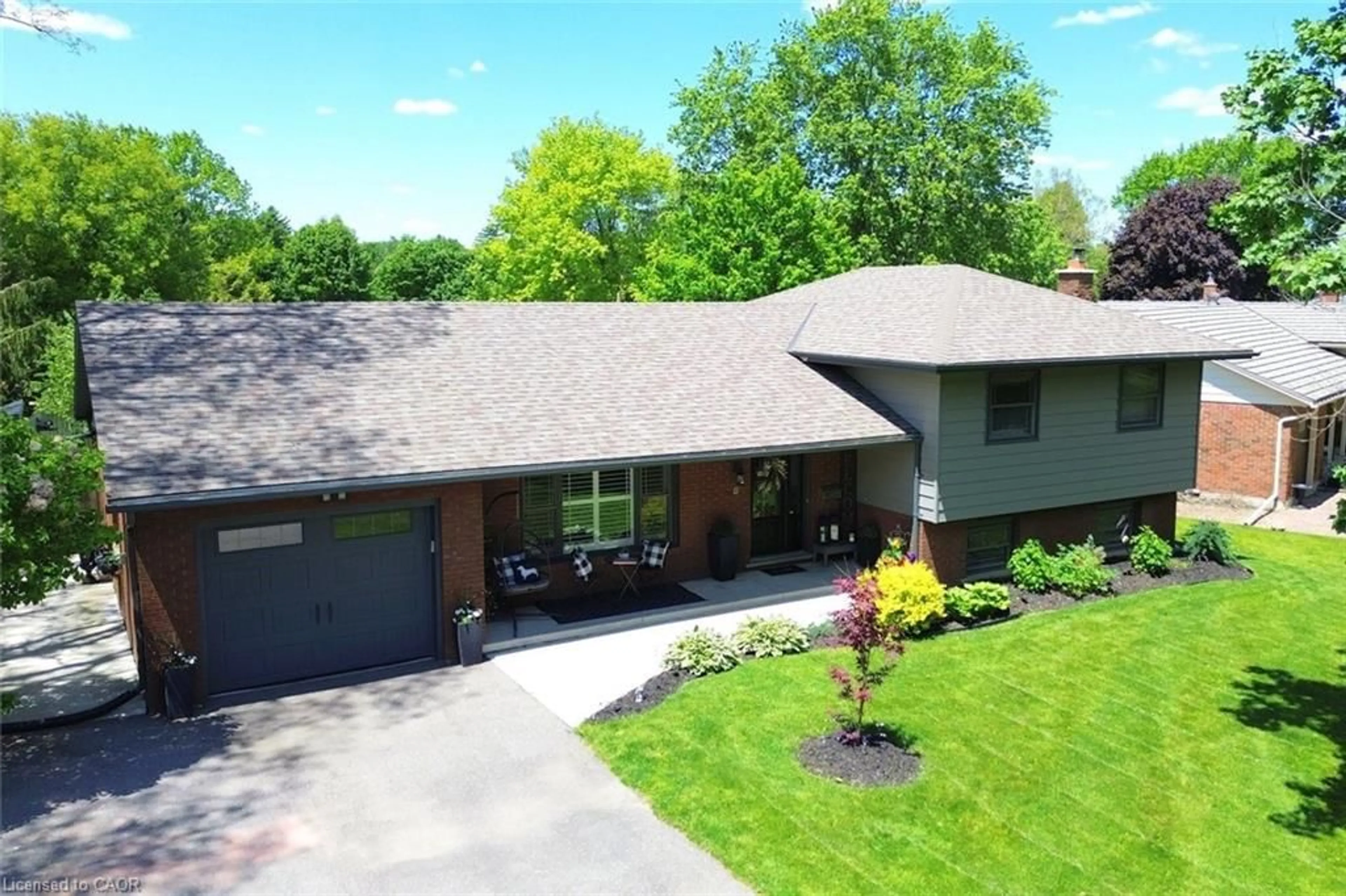 A pic from outside/outdoor area/front of a property/back of a property/a pic from drone, street for 8 Sheridan Blvd, Simcoe Ontario N3Y 4W4
