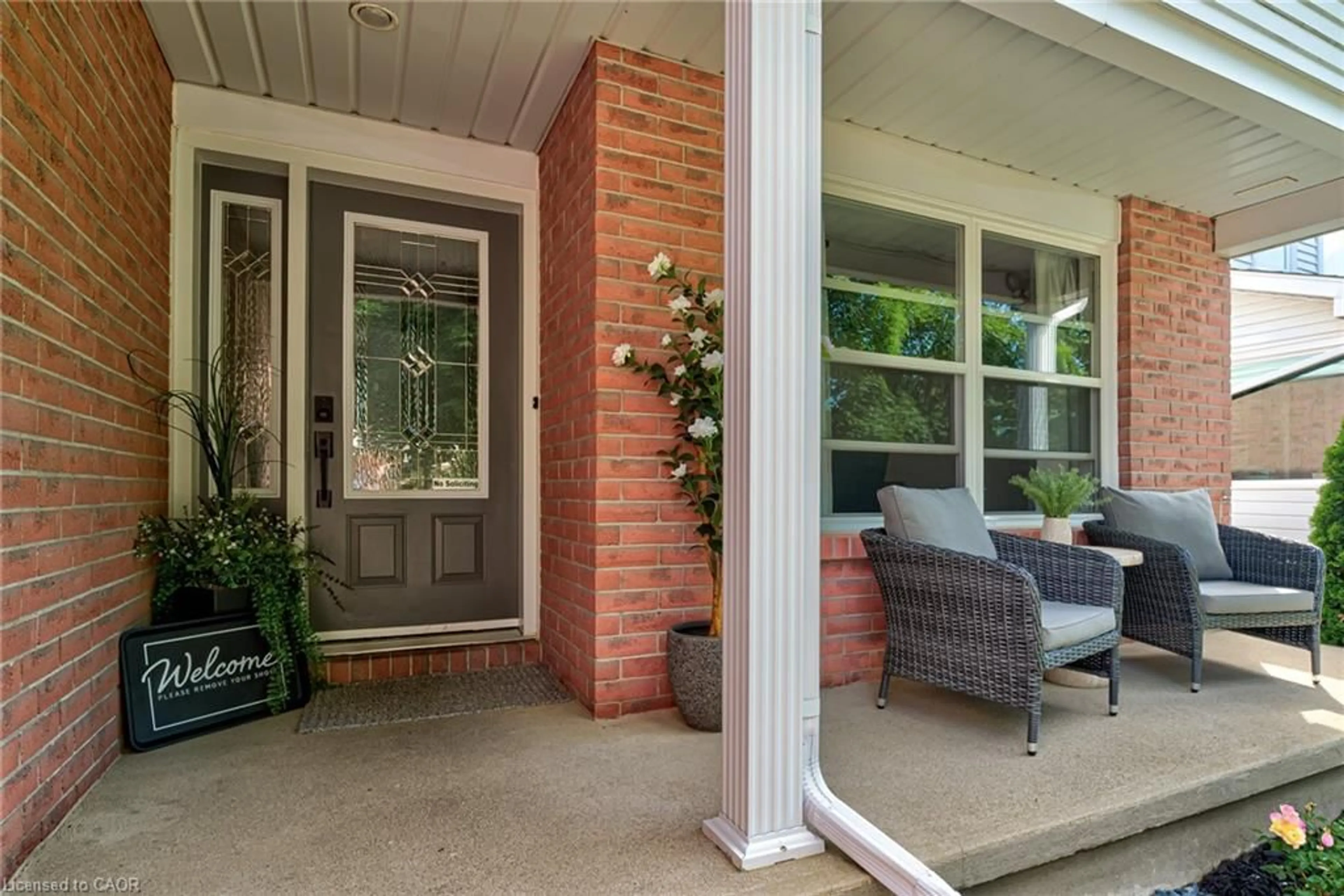 Indoor entryway for 479 Timbercroft Cres, Waterloo Ontario N2T 2J2