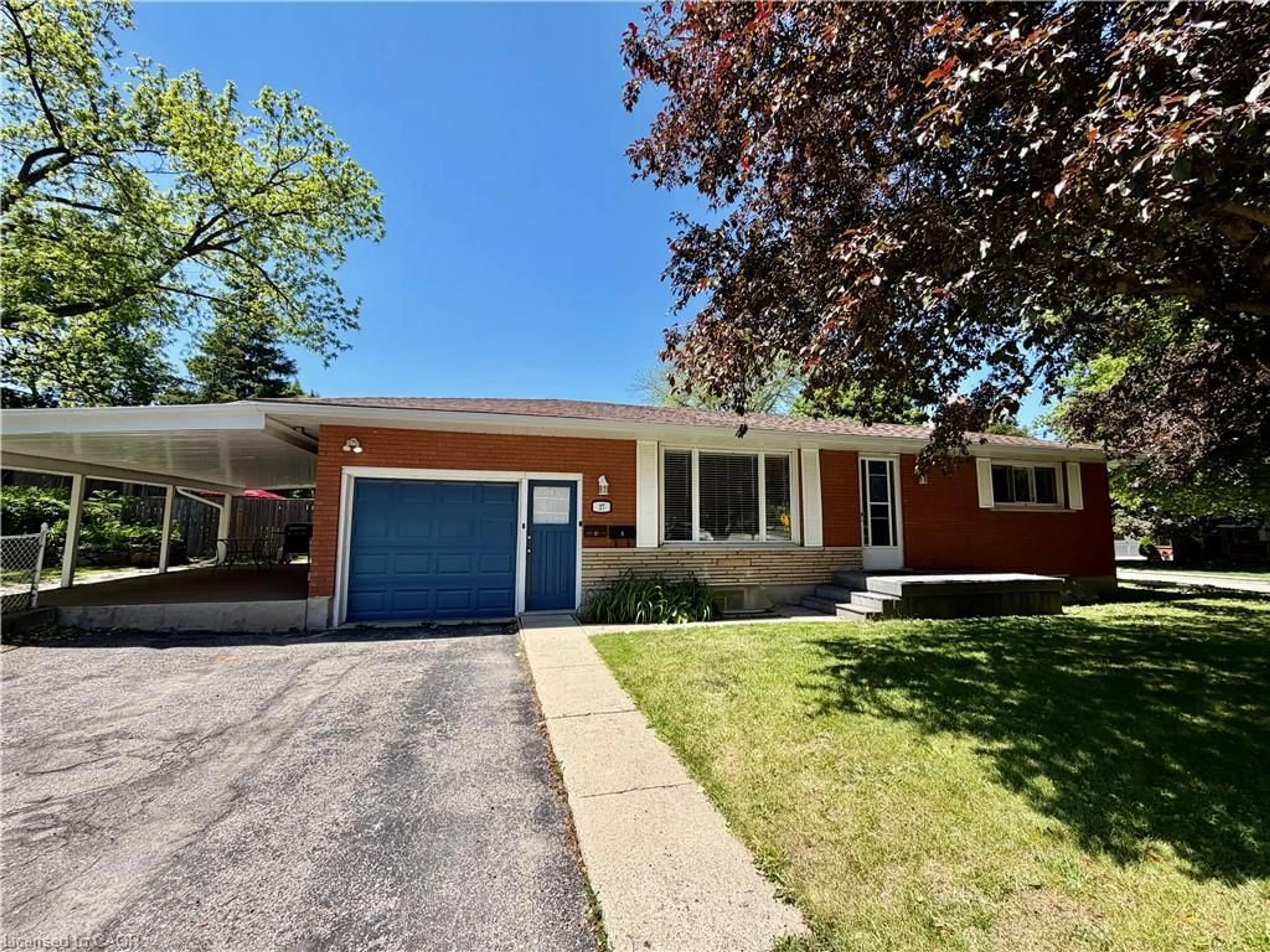Home with brick exterior material, street for 27 Elizabeth St, Cambridge Ontario N3C 2T2