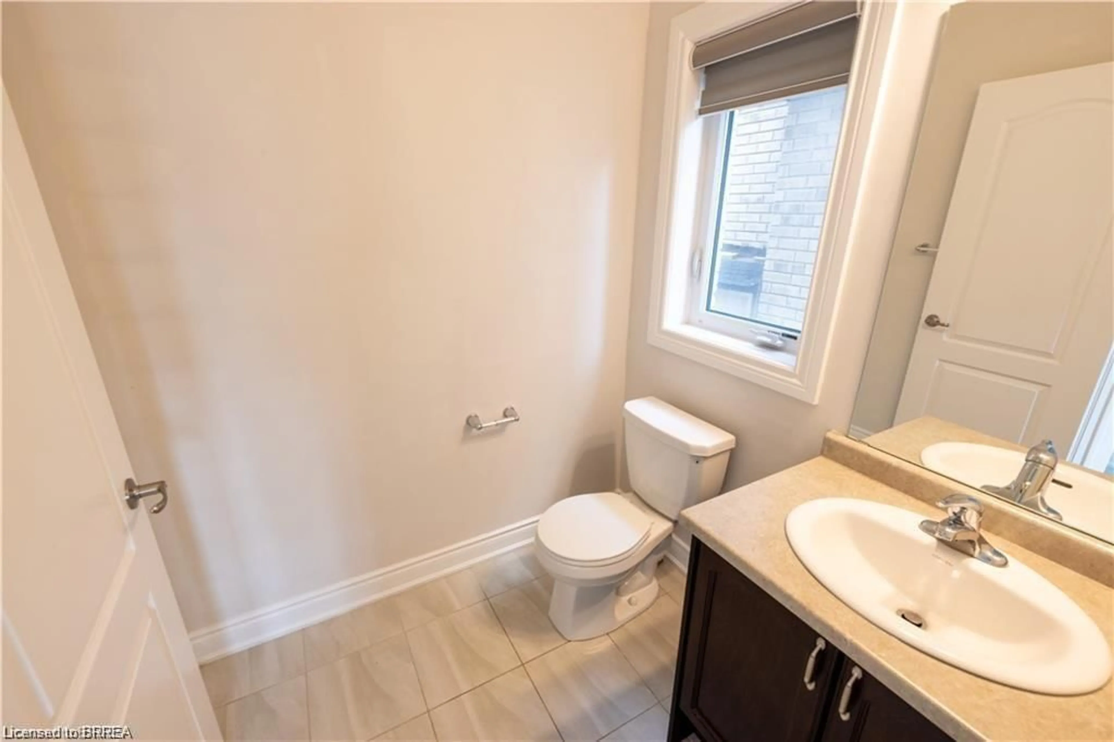 Standard bathroom, unknown for 143 Bilanski Farm Rd, Brantford Ontario N3S 0J4