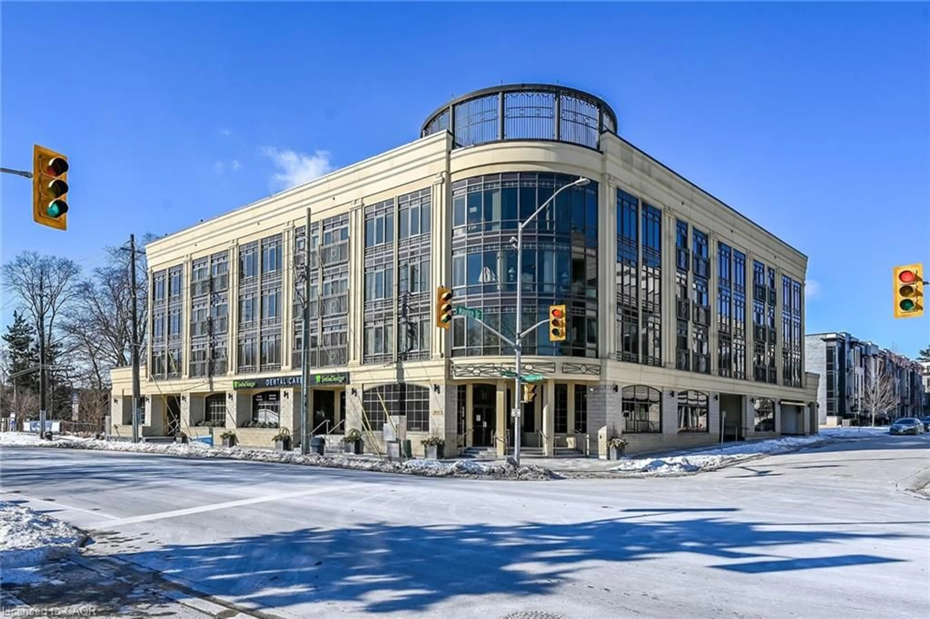 Indoor foyer for 205 Lakeshore Rd #409, Oakville Ontario L6K 0H8