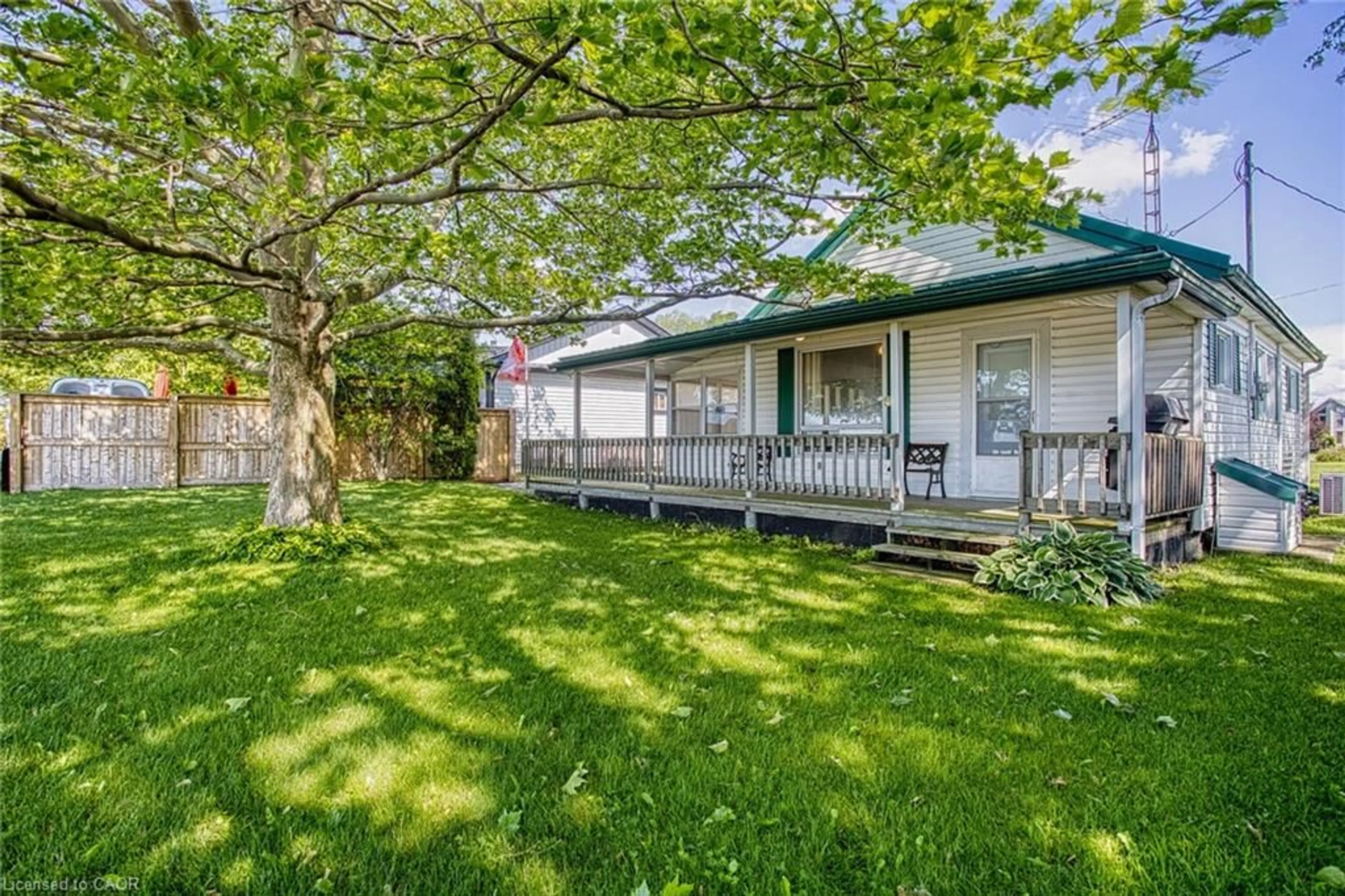 Patio, street for 15 Horseshoe Bay Rd, Dunnville Ontario N1A 2W8