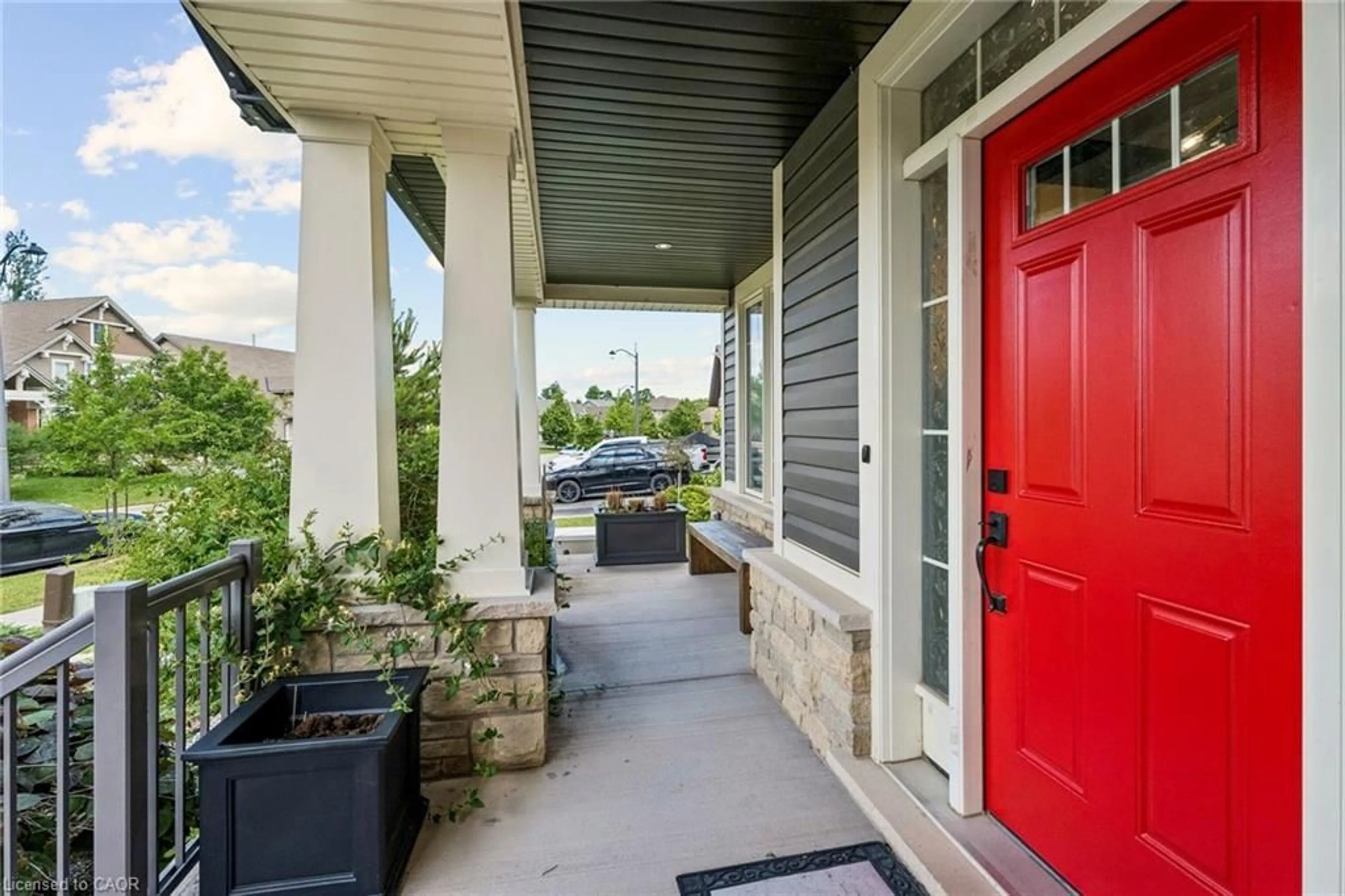 Indoor entryway for 17 Creek View Dr, Smithville Ontario L0R 2A0