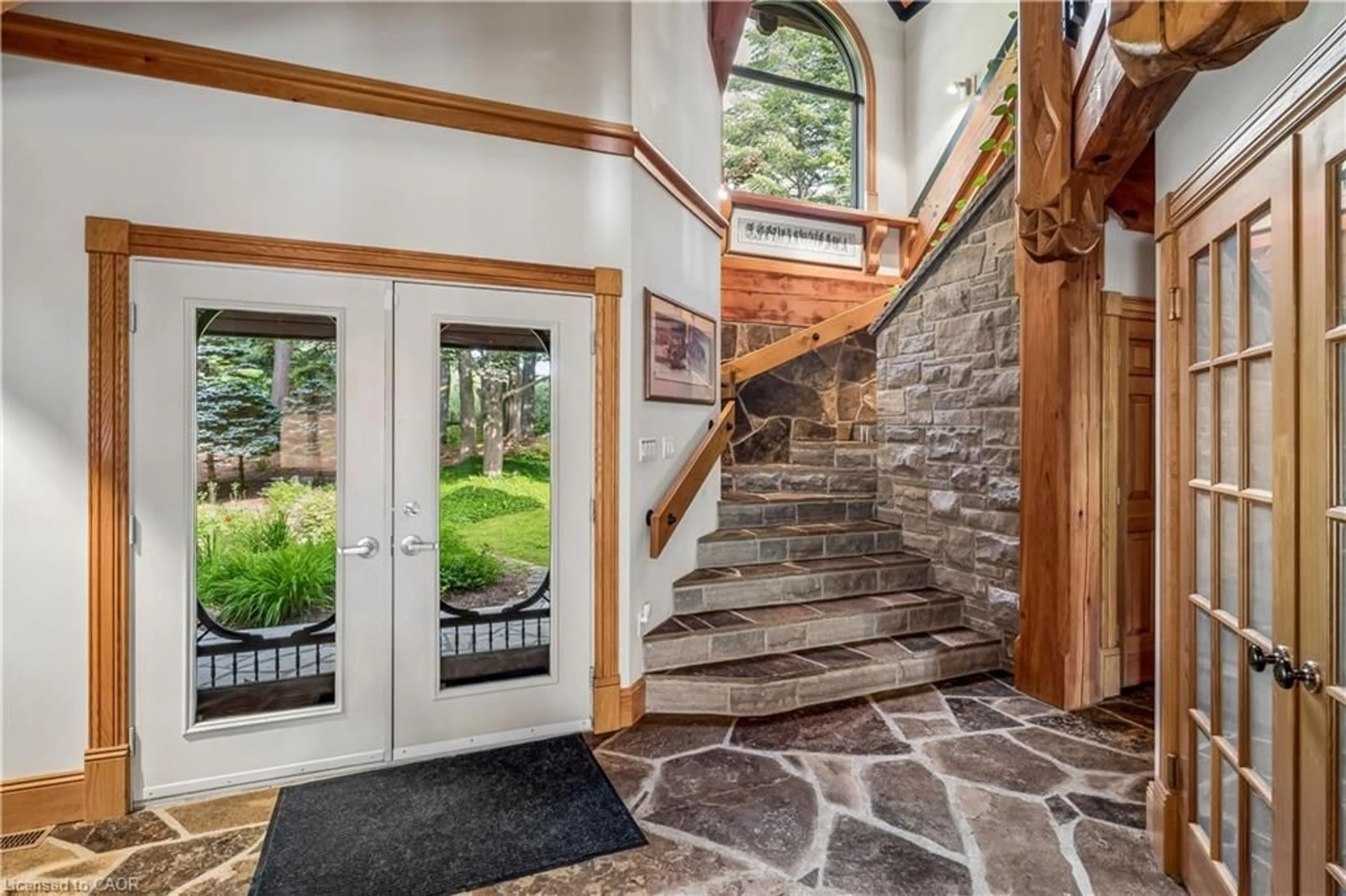 Indoor entryway for 7665 36/37 Nottawasaga Sideroad, Nottawa Ontario L0M 1P0