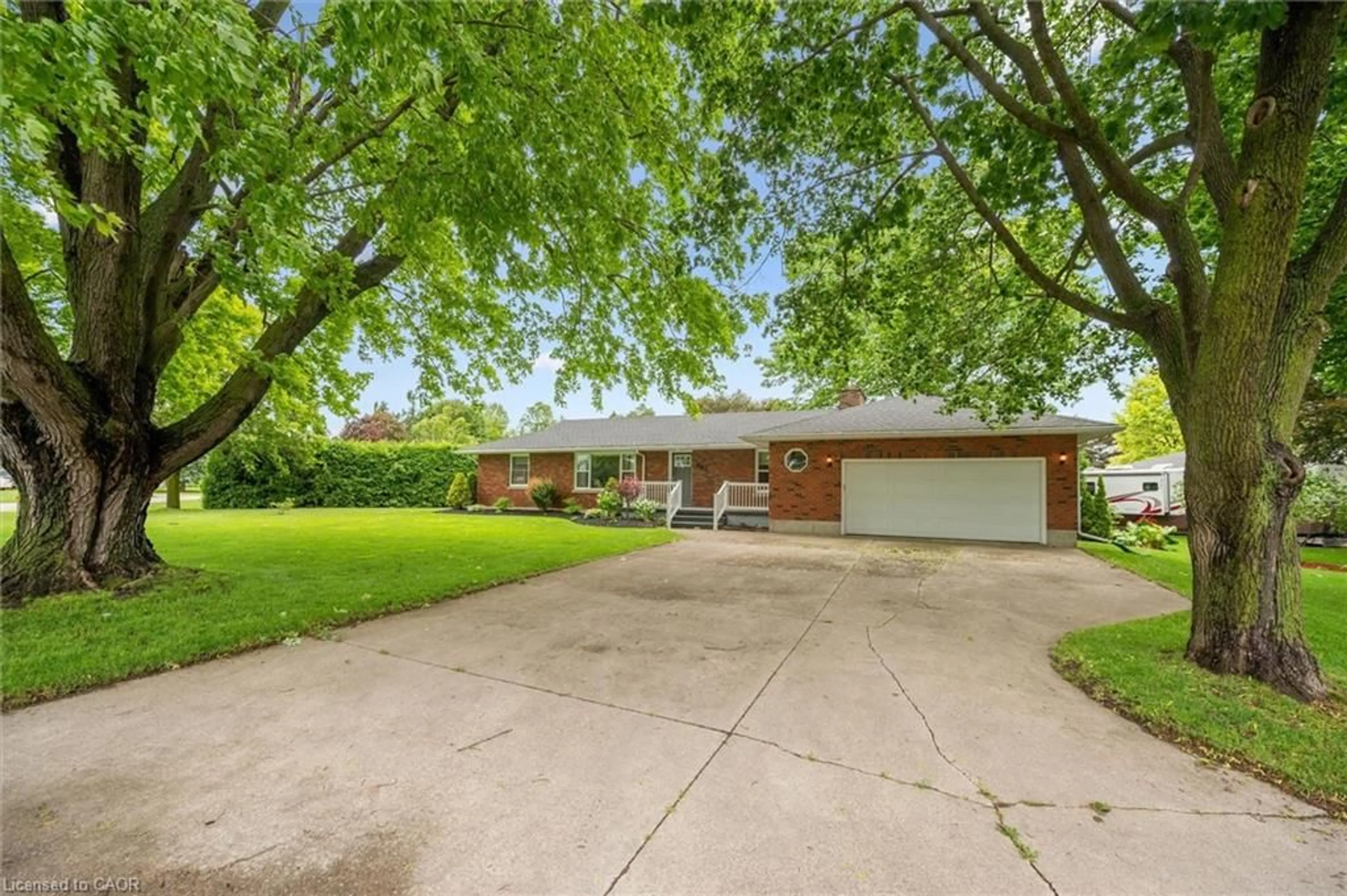 A pic from outside/outdoor area/front of a property/back of a property/a pic from drone, street for 885 Winston Blvd, Listowel Ontario N4W 1P5