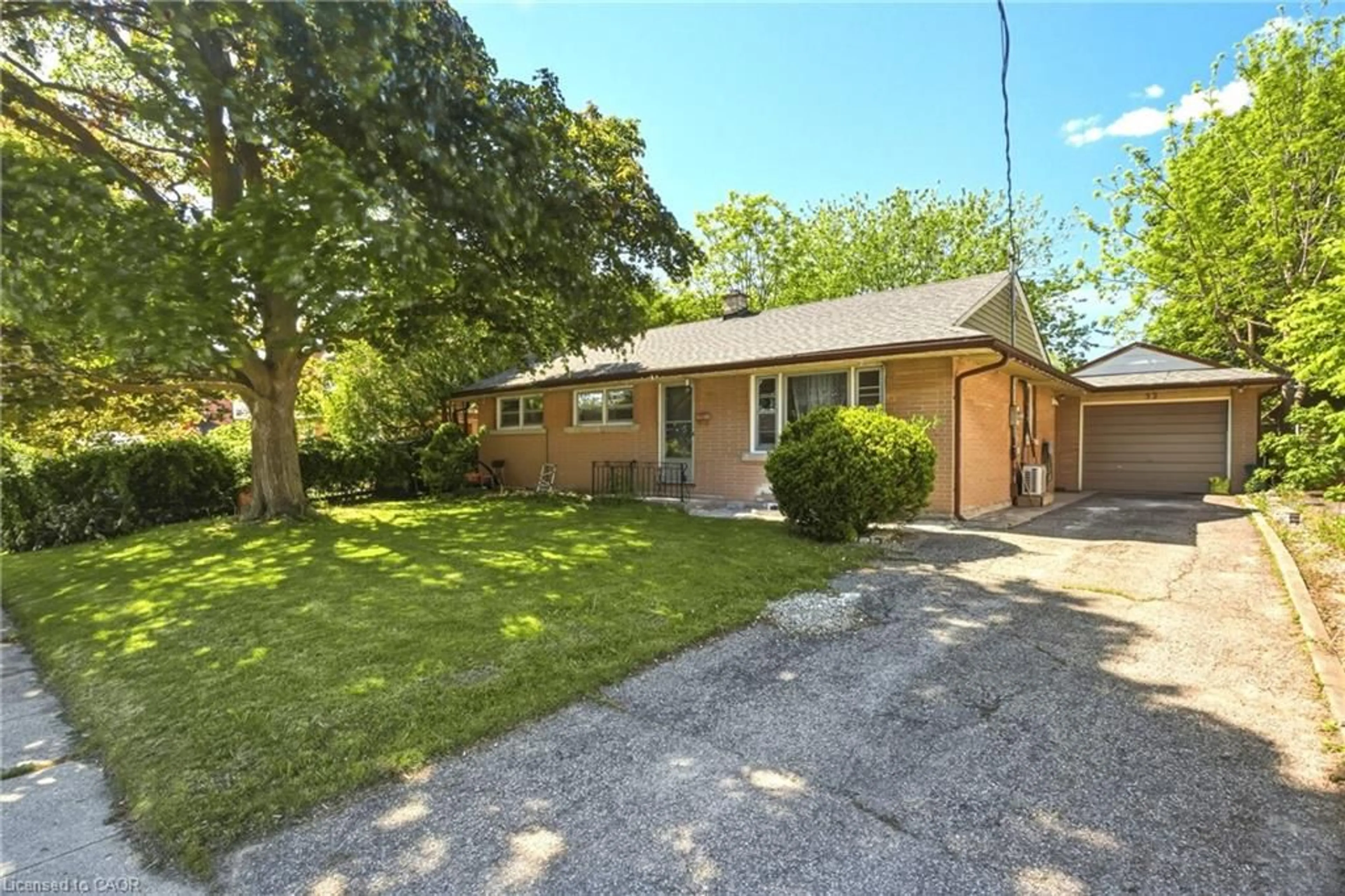 Home with brick exterior material, street for 32 Close Ave, Cambridge Ontario N1R 2R6