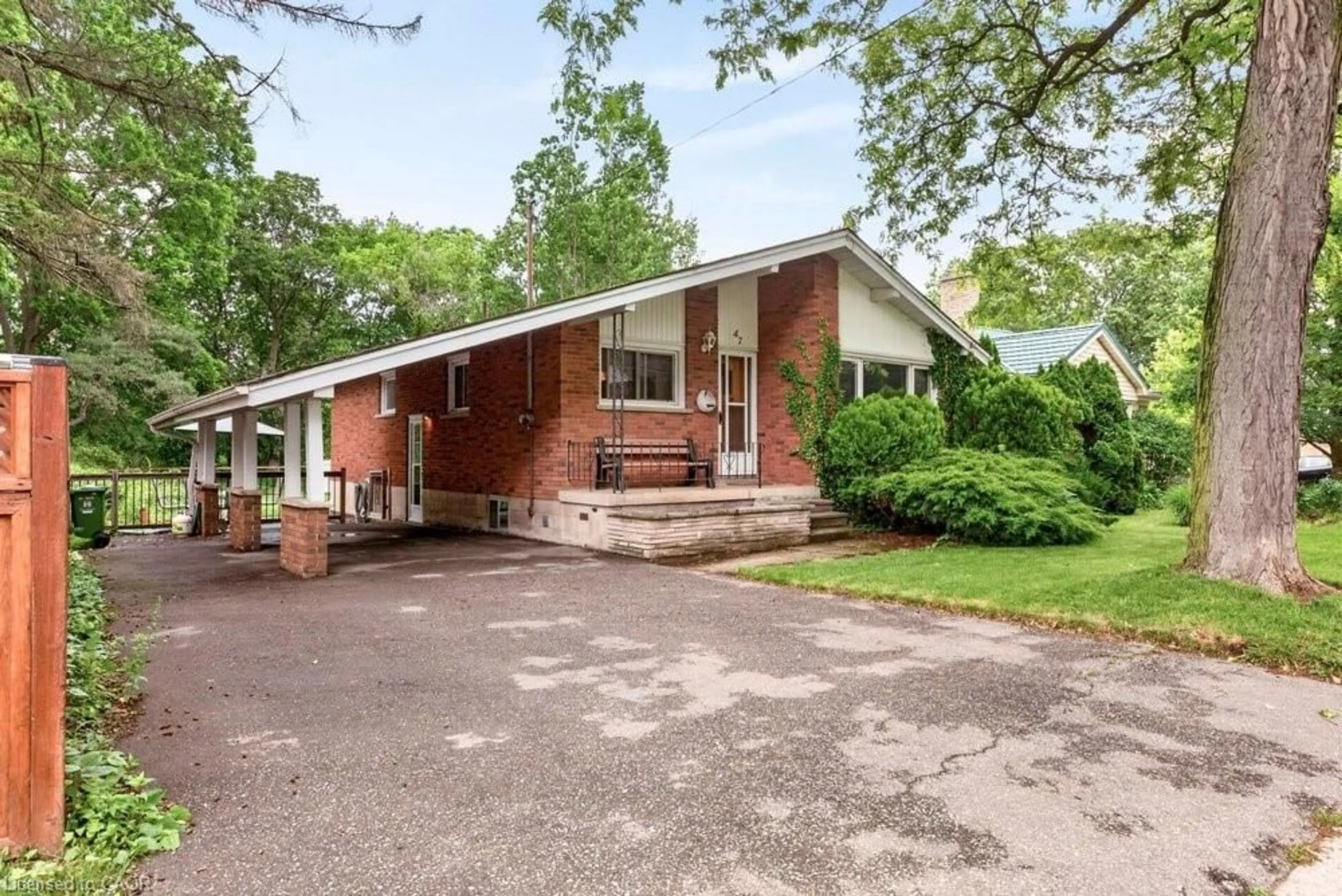 Home with brick exterior material, unknown for 47 Mercer St, Dundas Ontario L9H 2N8