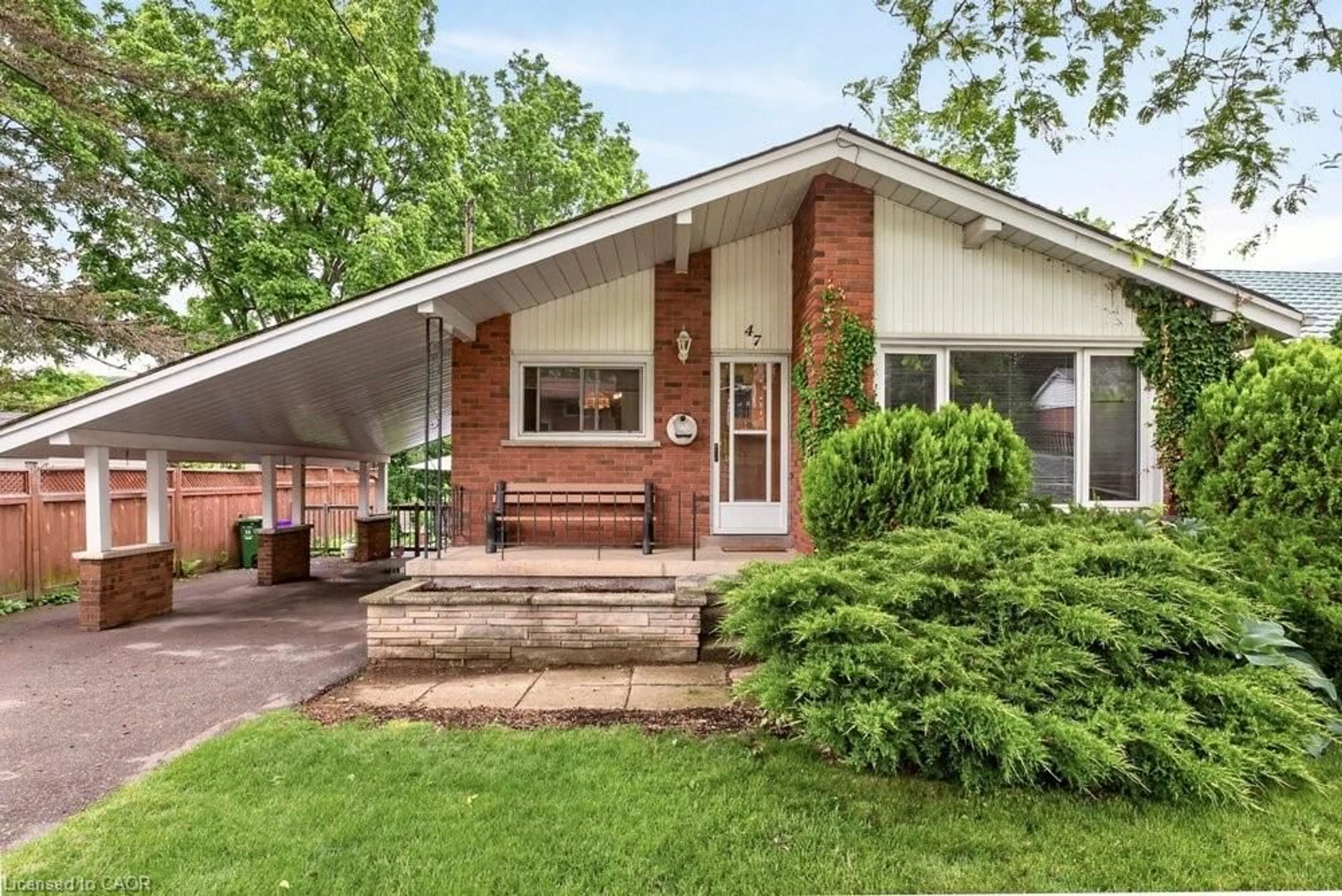 Home with brick exterior material, street for 47 Mercer St, Dundas Ontario L9H 2N8