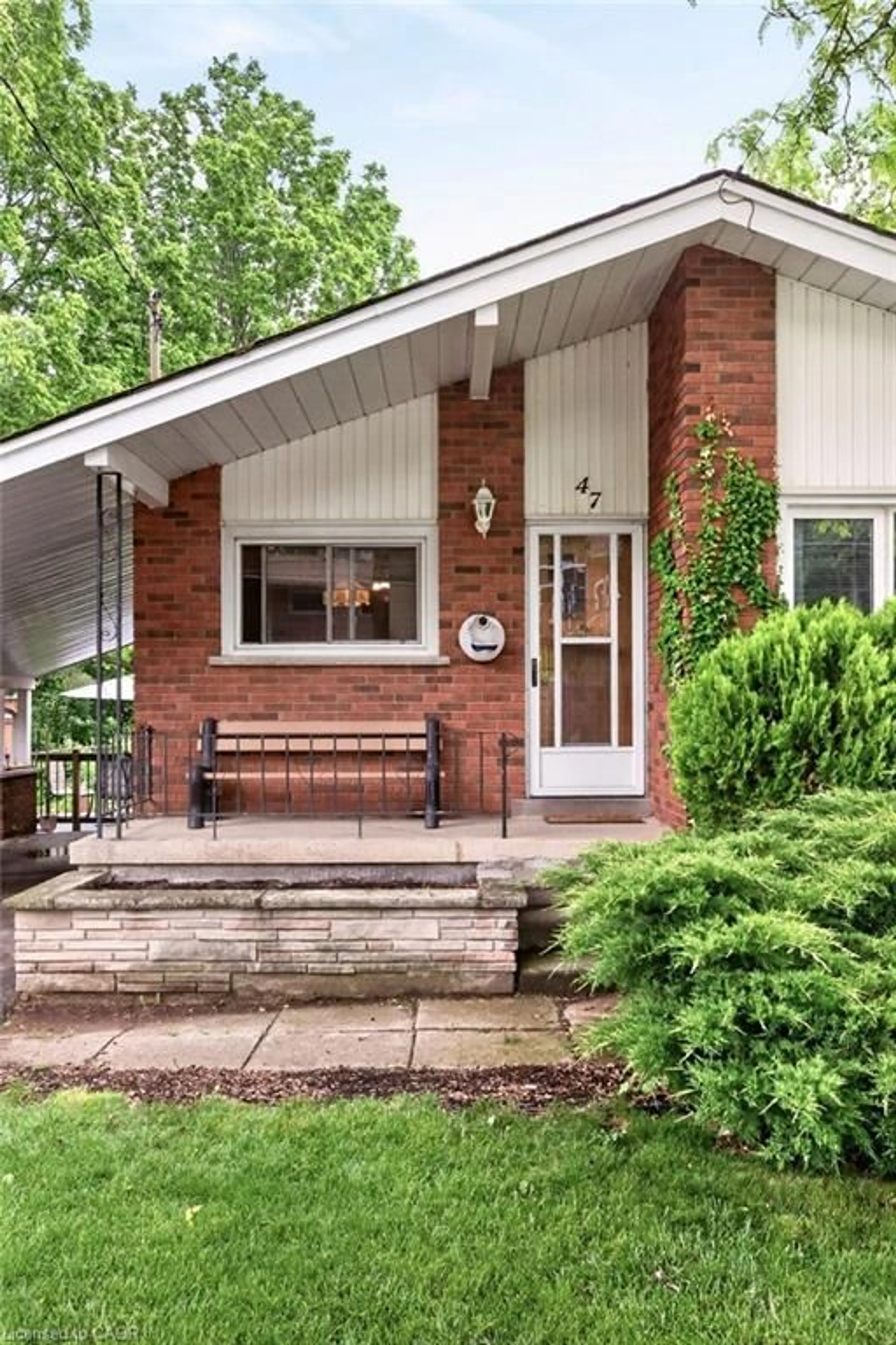 Home with brick exterior material, street for 47 Mercer St, Dundas Ontario L9H 2N8