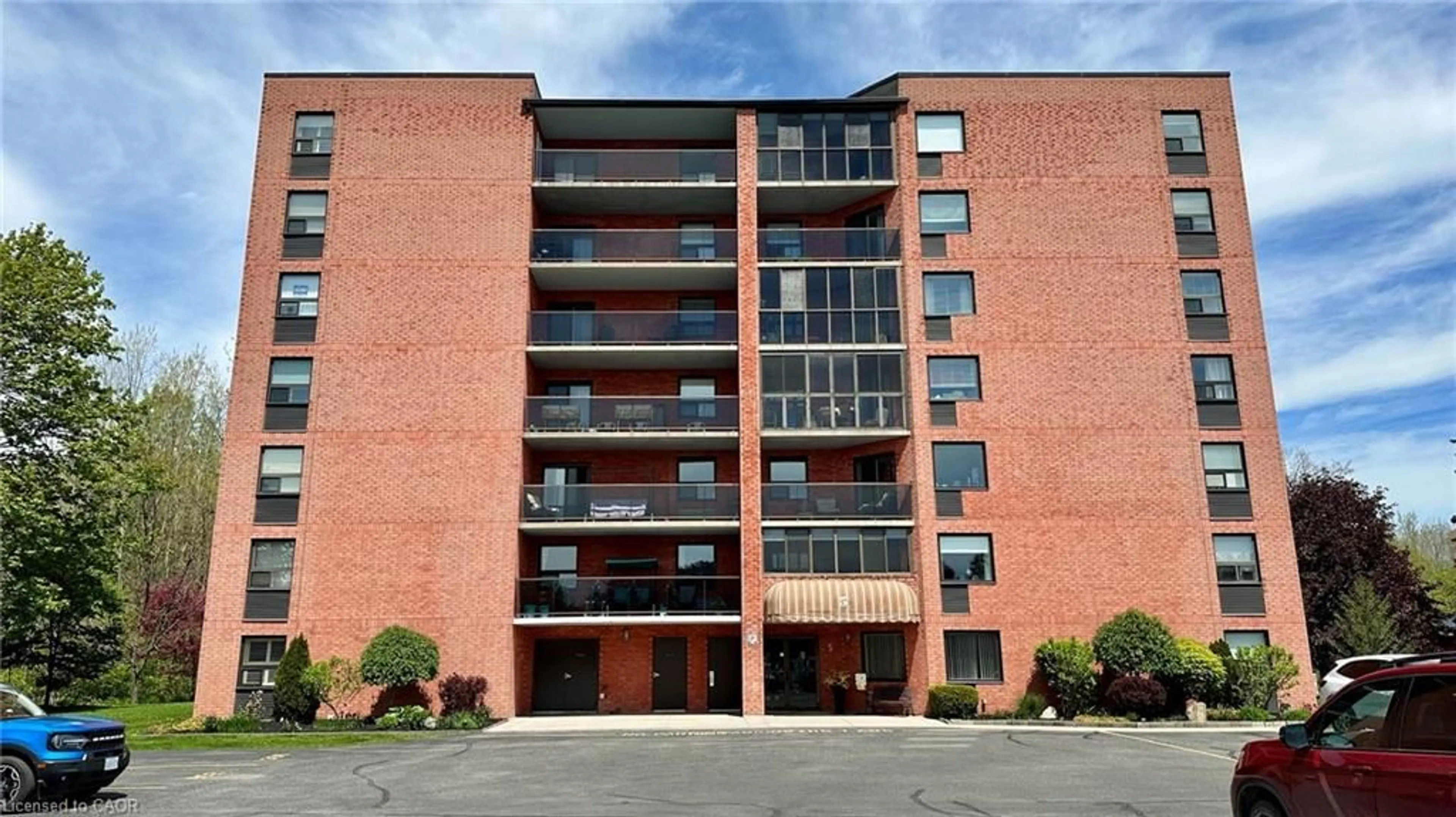 Indoor foyer for 5 Mill Pond Crt #604, Simcoe Ontario N3Y 5J6