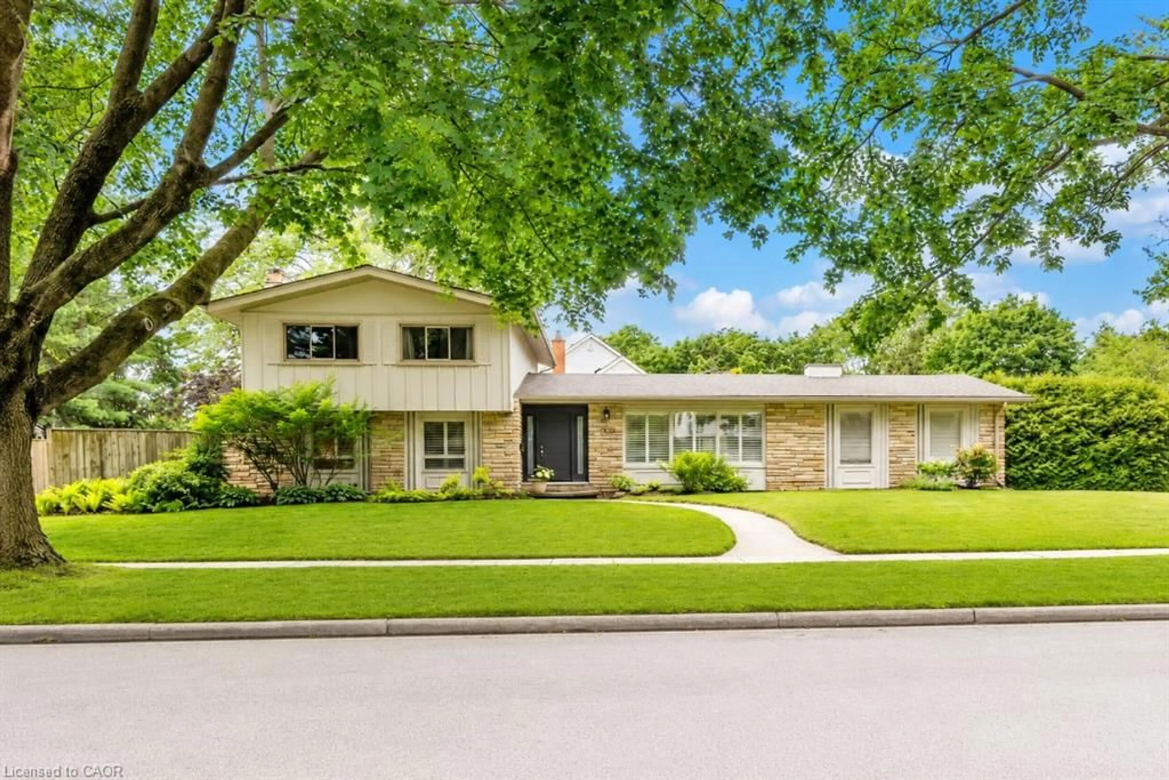 Home with vinyl exterior material, street for 280 Penn Dr, Burlington Ontario L7N 2B8