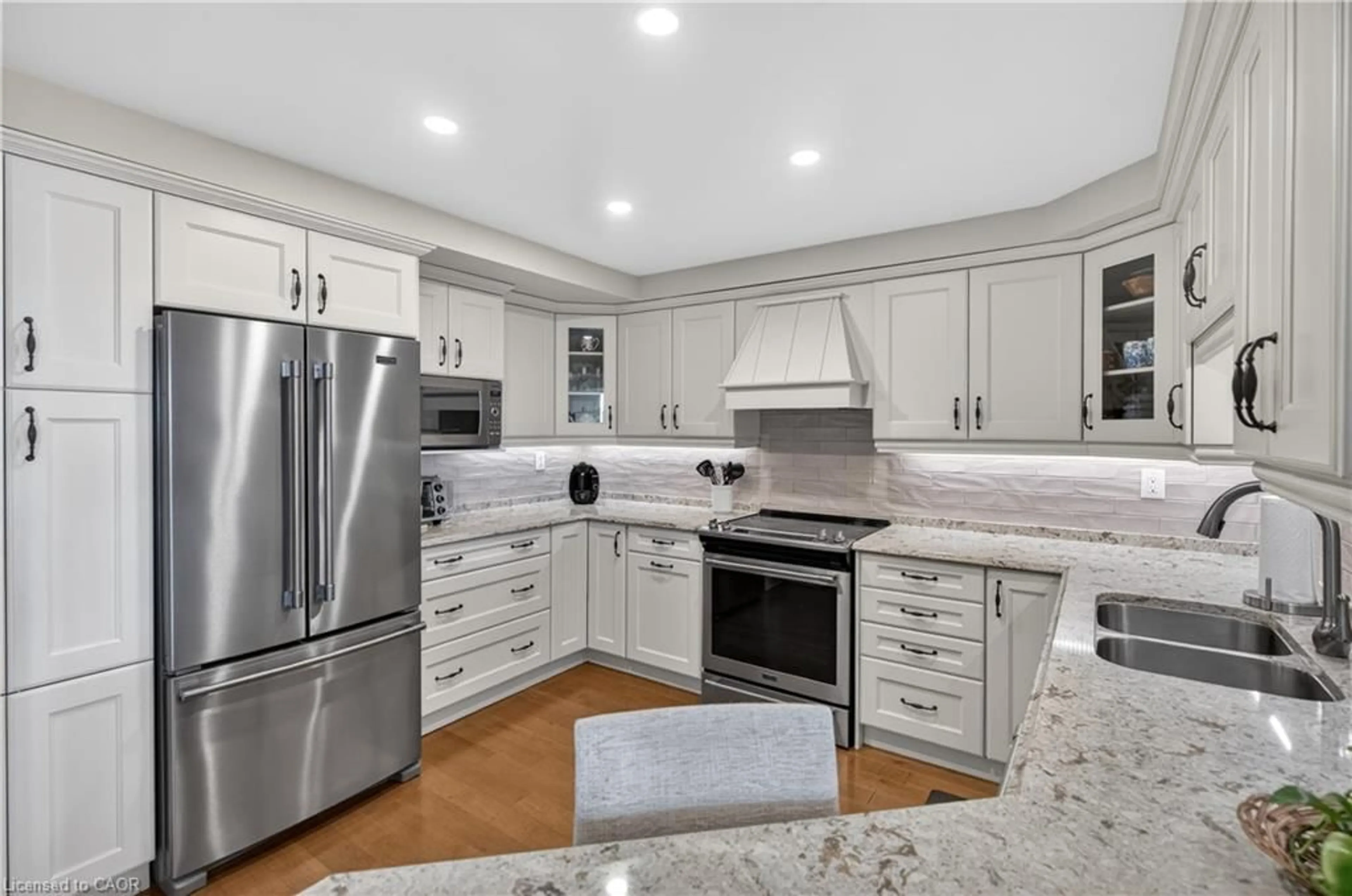 Open concept kitchen, ceramic/tile floor for 5070 Pinedale Ave #508, Burlington Ontario L7L 5V6