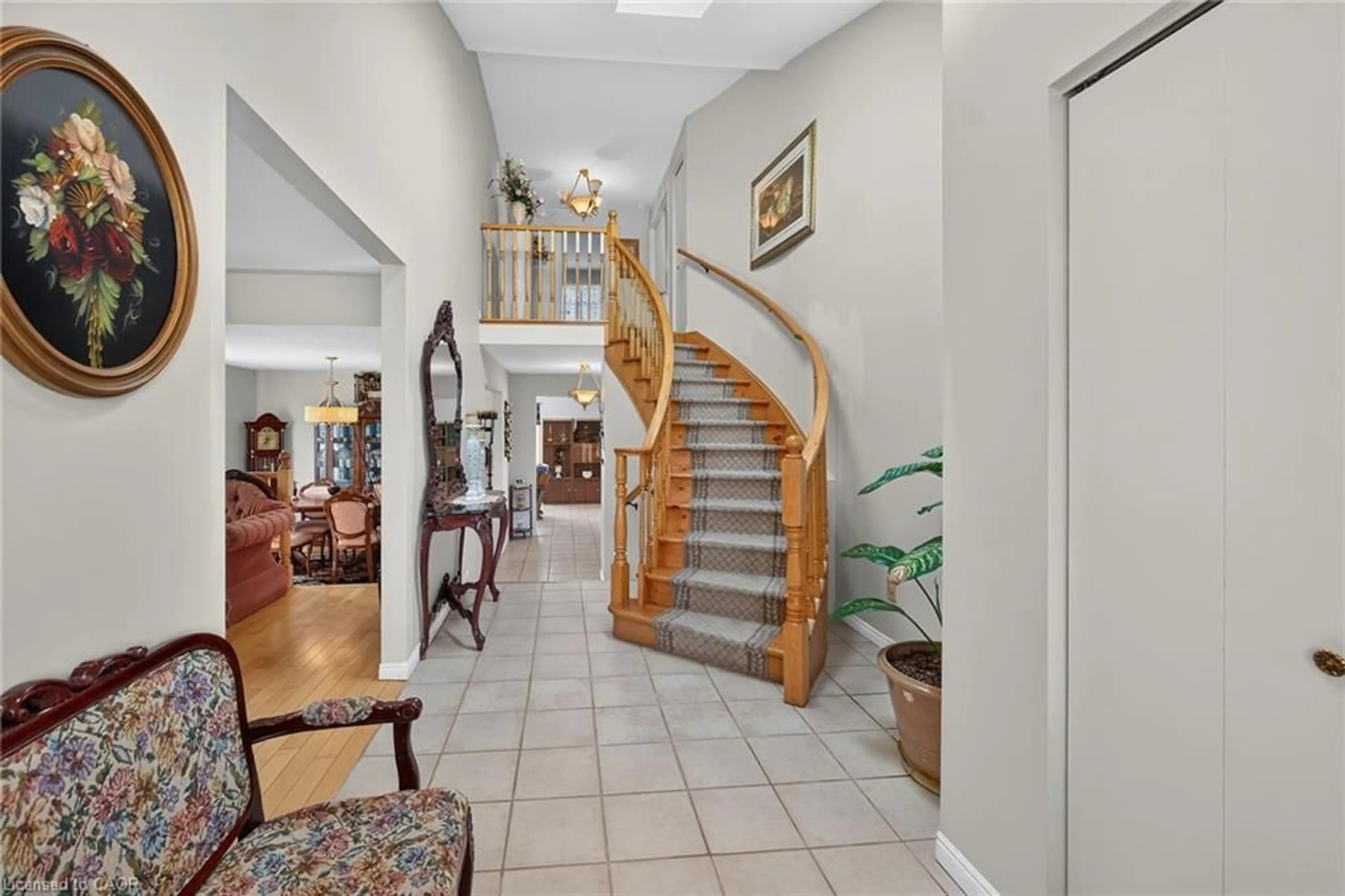 Indoor foyer for 26 Mcmaster Dr, Caledonia Ontario N3W 1G9
