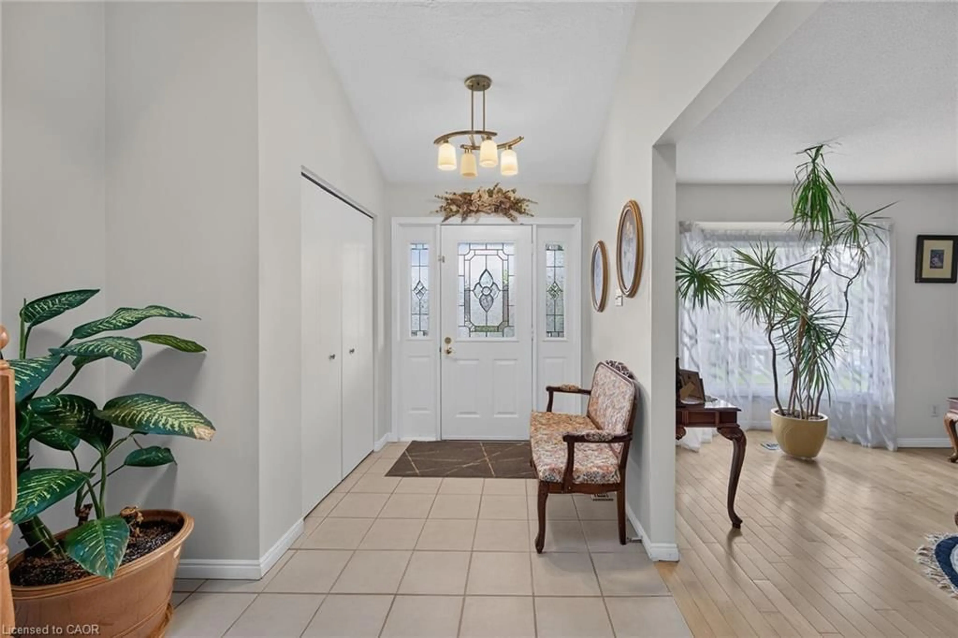 Indoor entryway for 26 Mcmaster Dr, Caledonia Ontario N3W 1G9