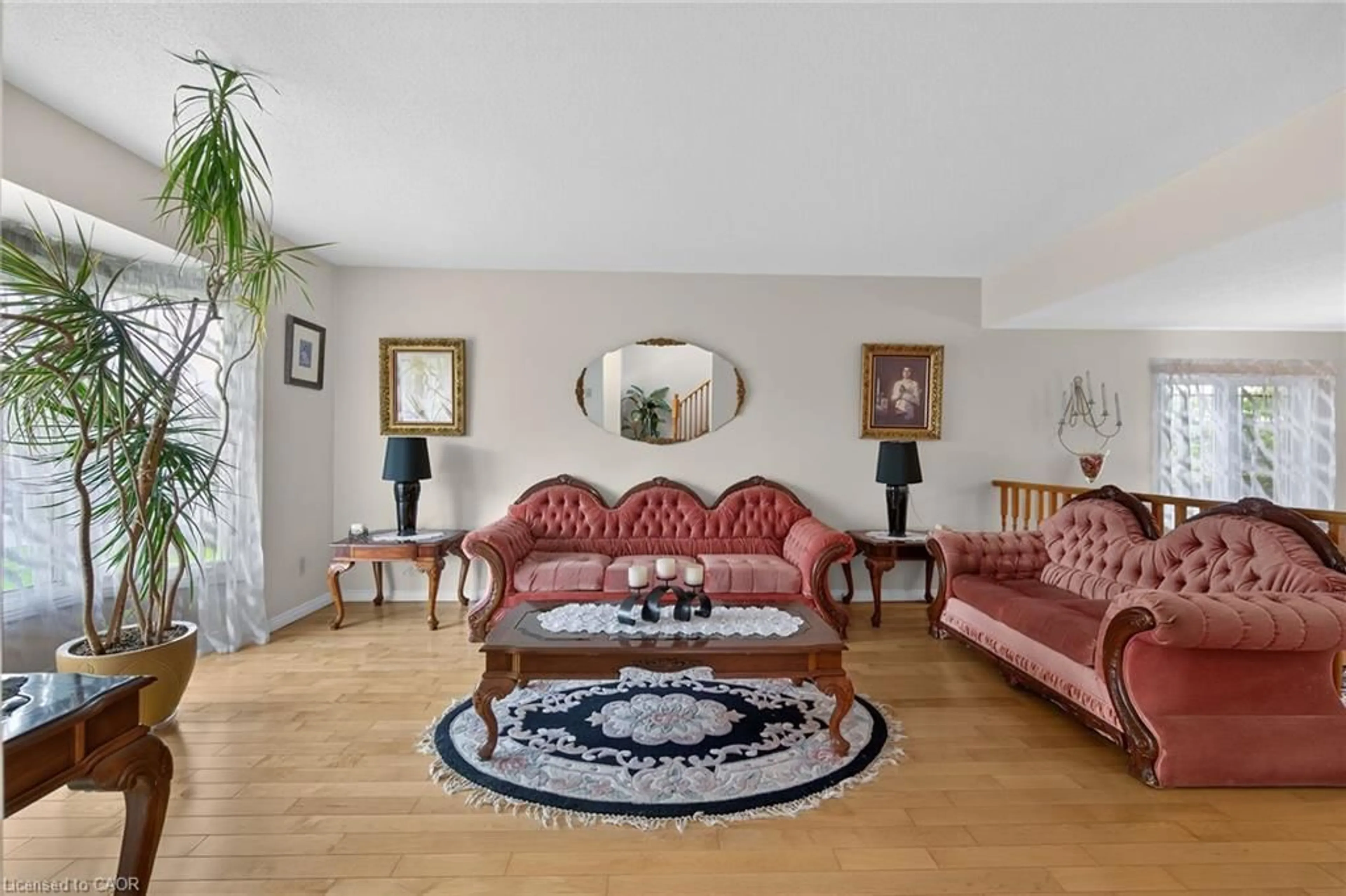 Living room with furniture, carpet floor for 26 Mcmaster Dr, Caledonia Ontario N3W 1G9