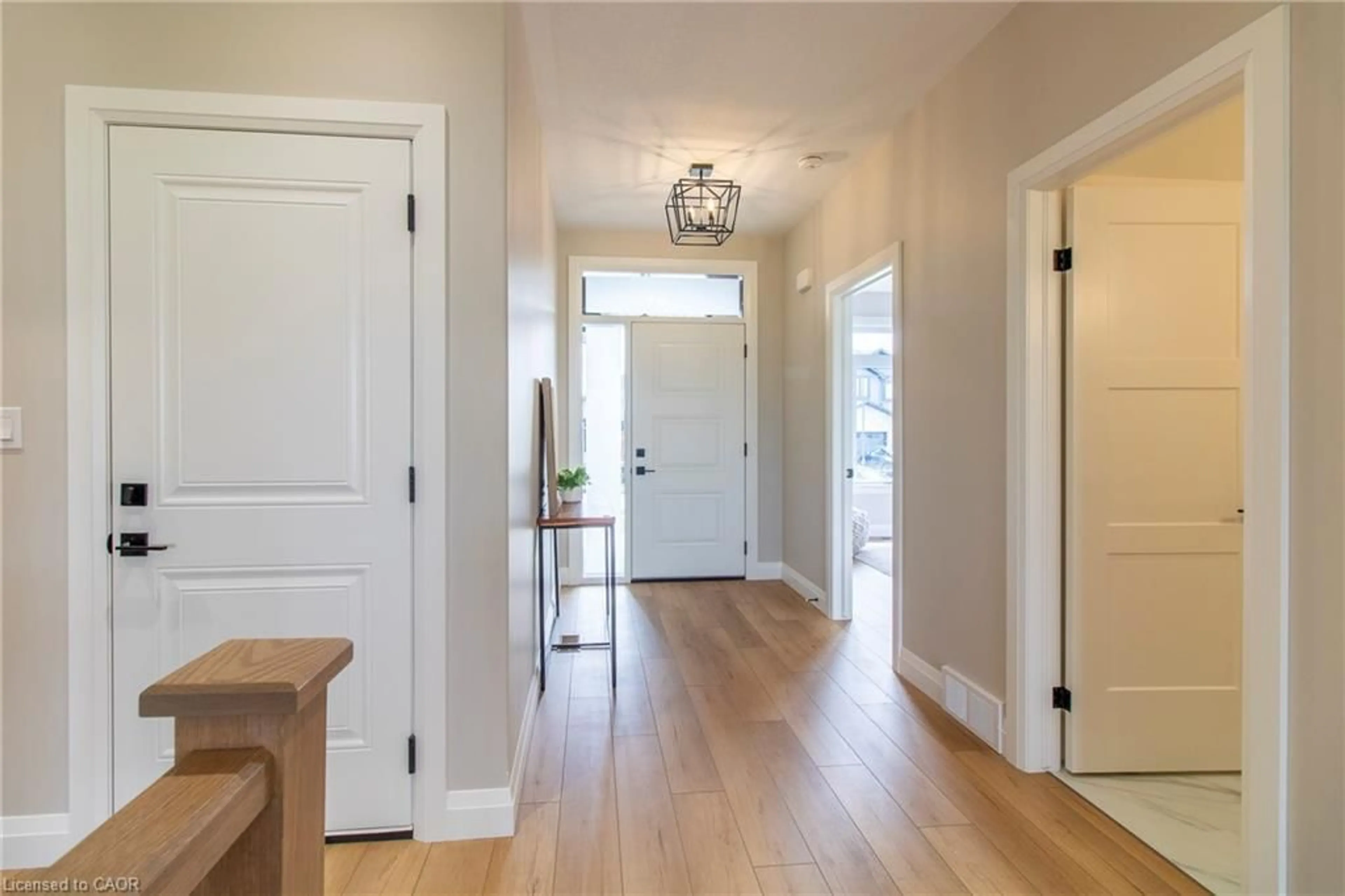 Indoor entryway for 93 Duchess Dr, Delhi Ontario N4B 0B3