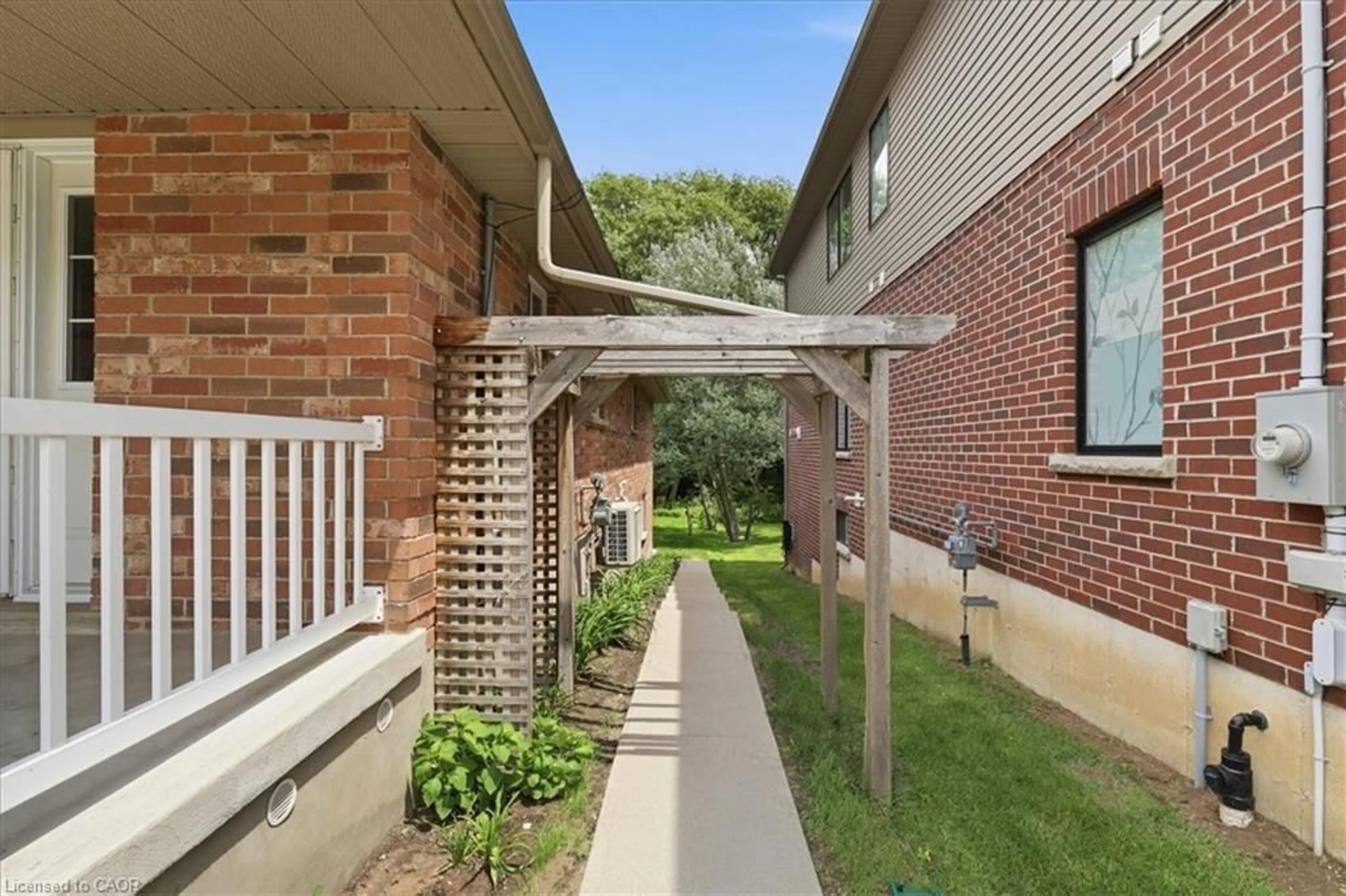 Patio, street for 100 Strange St, Kitchener Ontario N2G 1R3