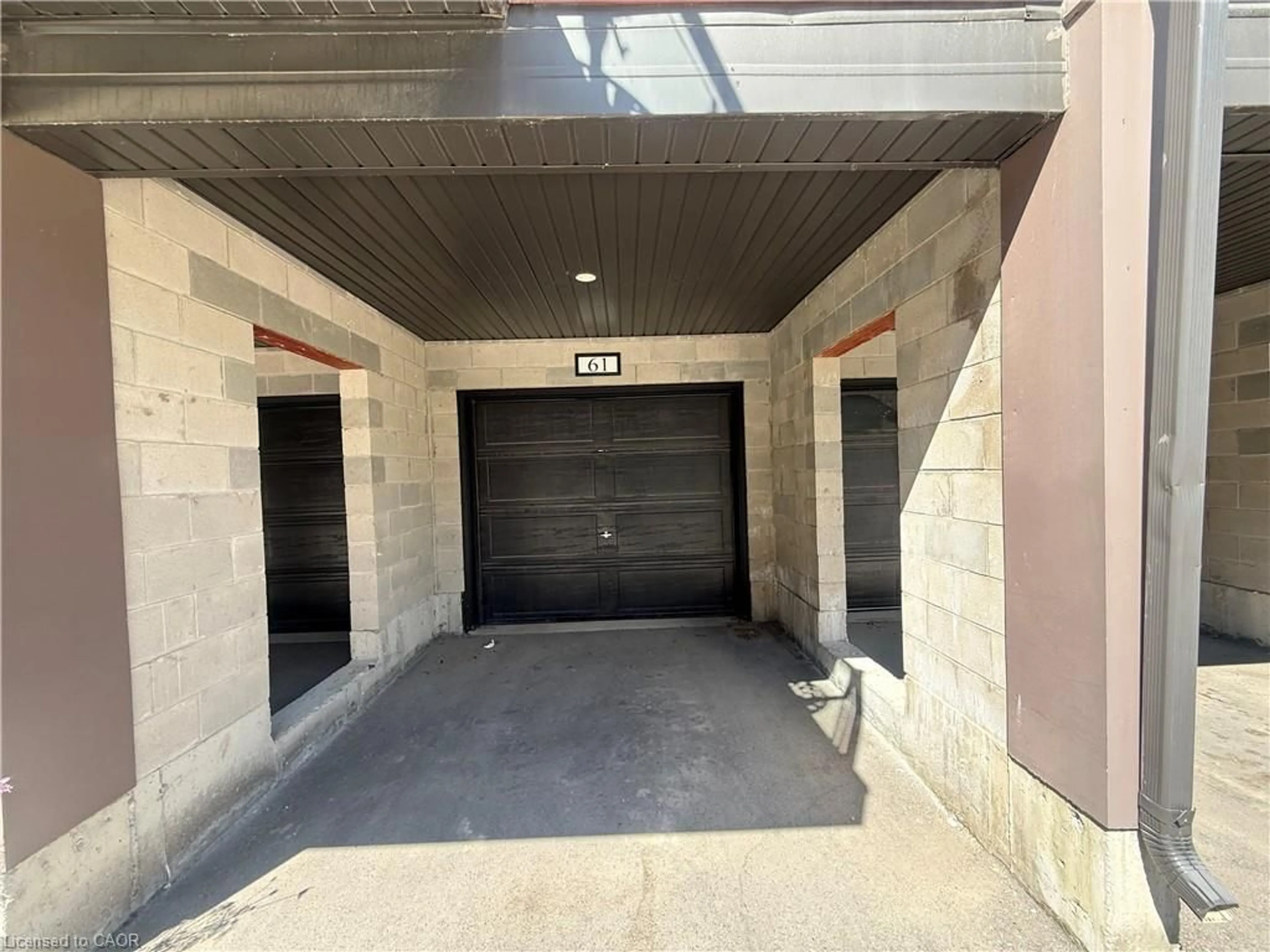 Indoor foyer for 2 Willow St #61, Paris Ontario N3L 0K7
