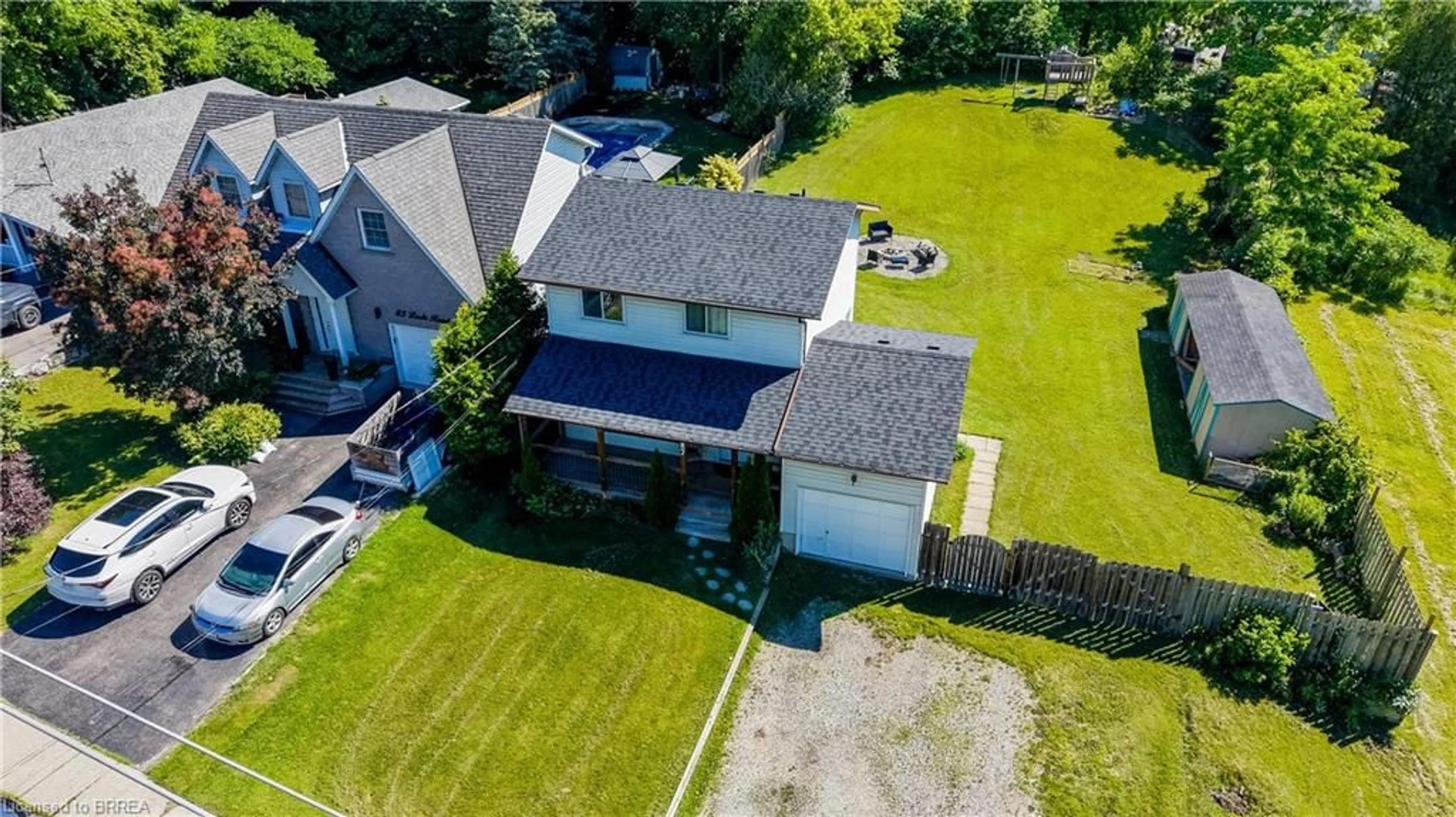 A pic from outside/outdoor area/front of a property/back of a property/a pic from drone, street for 87 Locks Rd, Brantford Ontario N3S 7L9