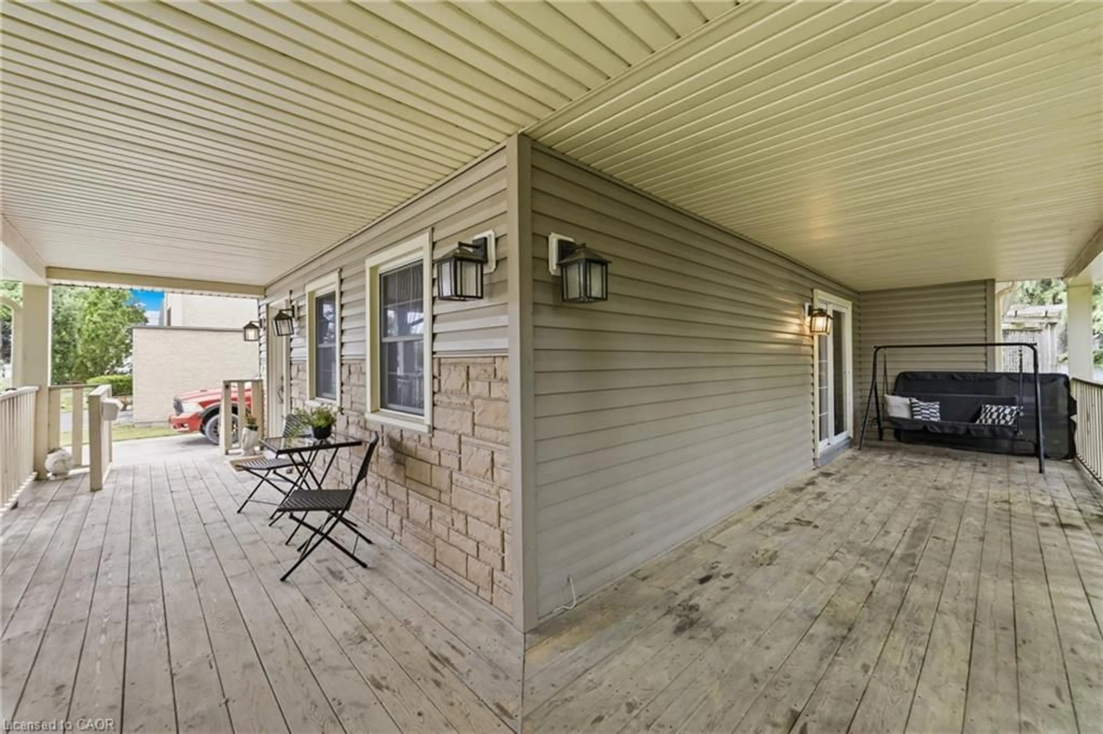Patio, street for 509 Lock St, Dunnville Ontario N1A 1V8