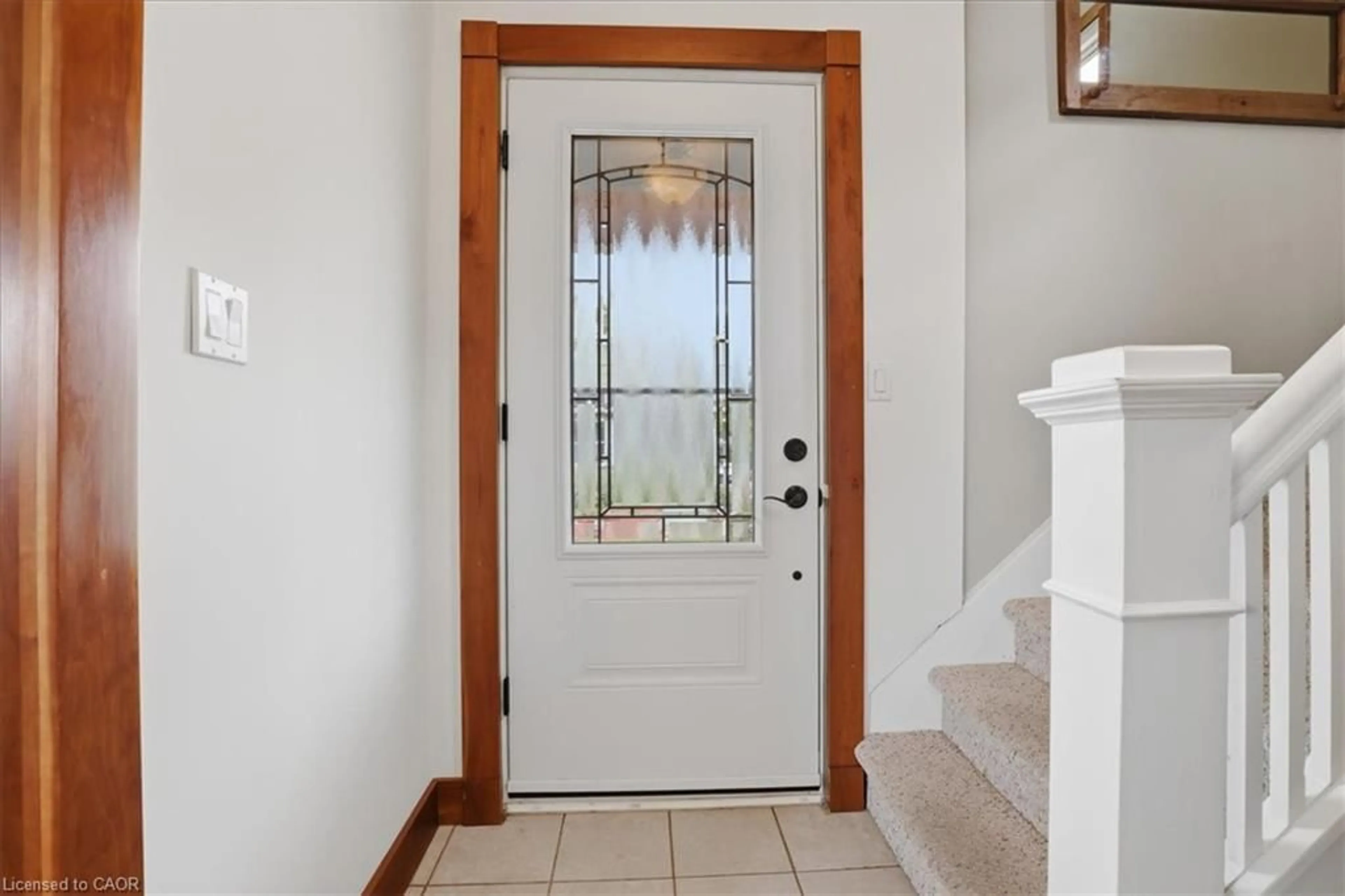 Indoor entryway for 140 Peter St, Kitchener Ontario N2G 3K5
