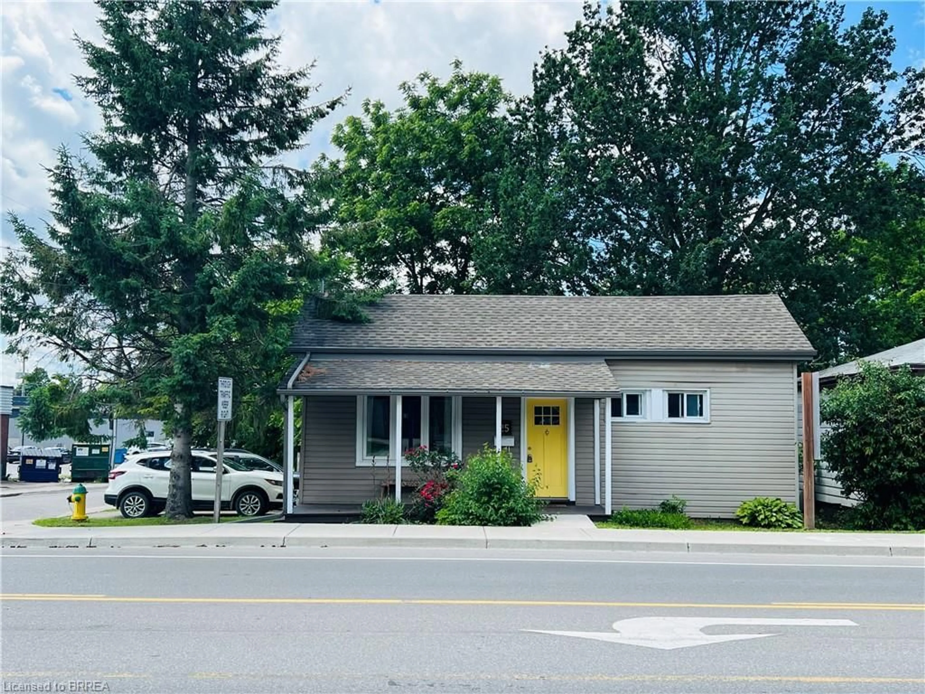 Home with vinyl exterior material, street for 25 Huron St, Woodstock Ontario N4S 6Z1
