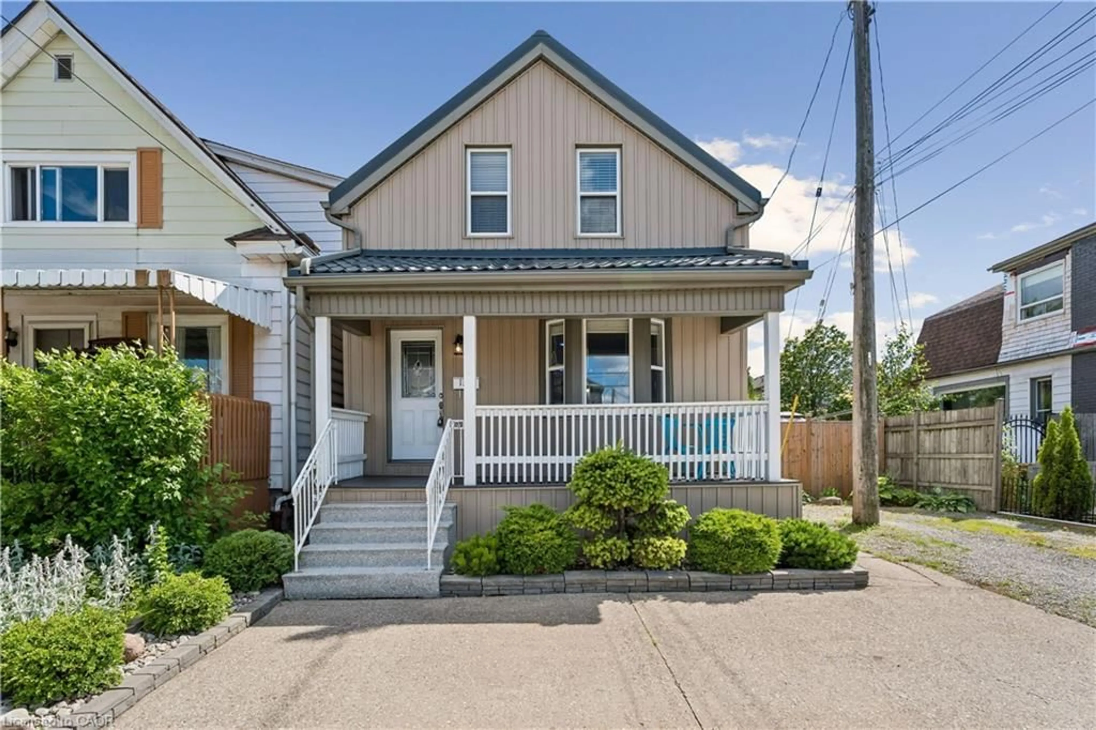Home with vinyl exterior material, street for 180 Campbell Ave, Hamilton Ontario L8H 2G3