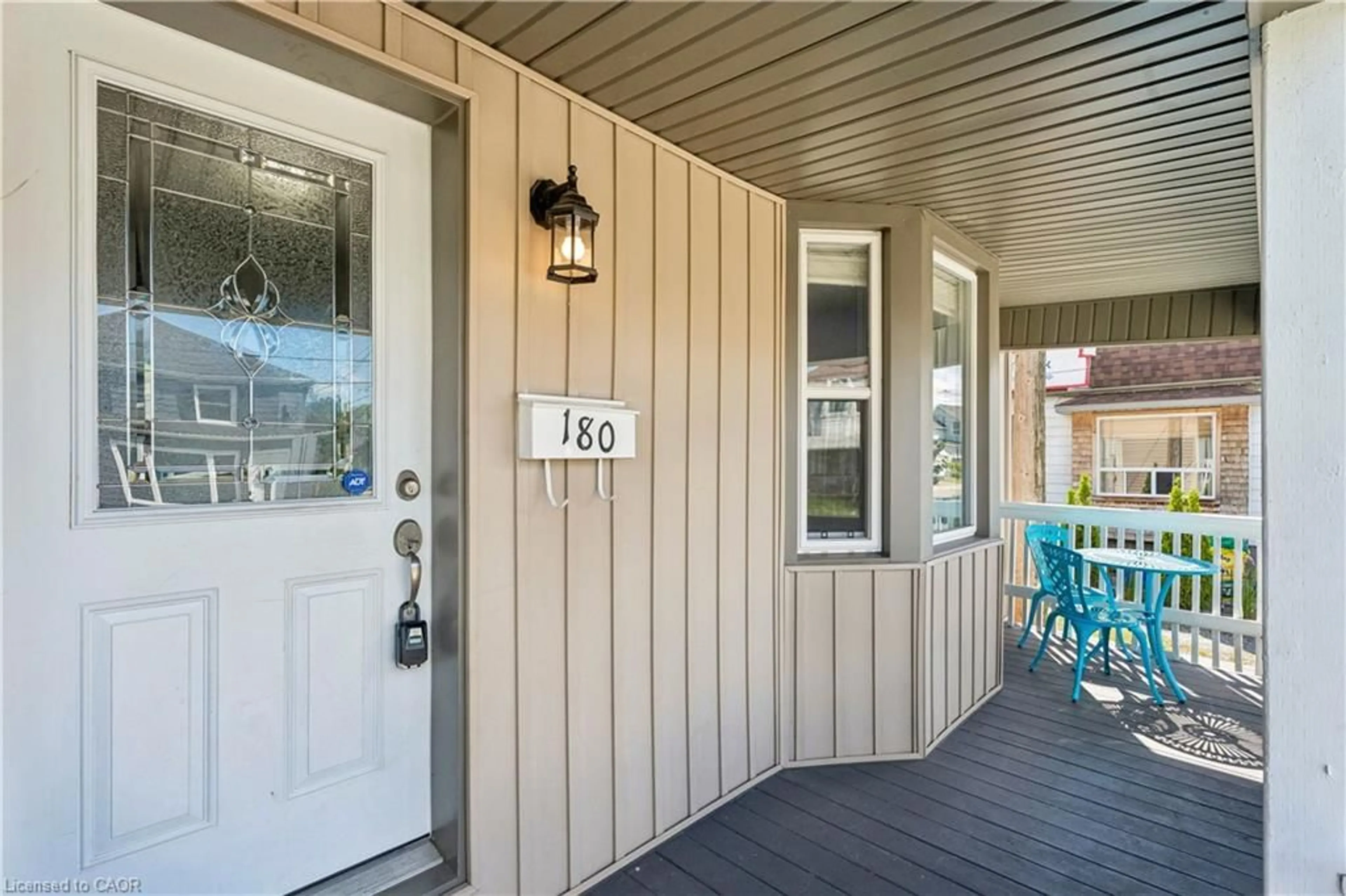 Indoor entryway for 180 Campbell Ave, Hamilton Ontario L8H 2G3