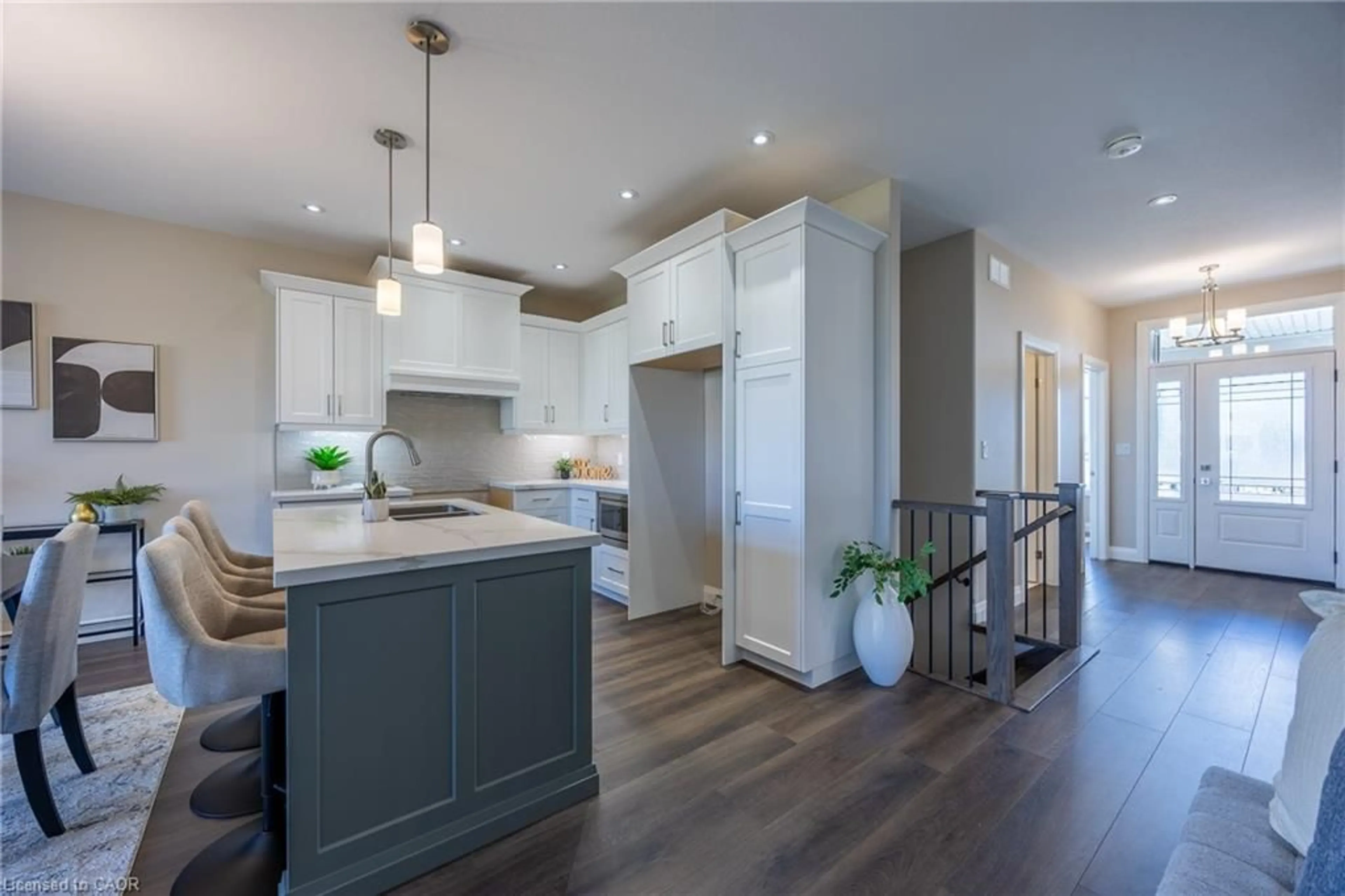 Open concept kitchen, wood/laminate floor for 373 Argyle Ave, Delhi Ontario N4B 0B2