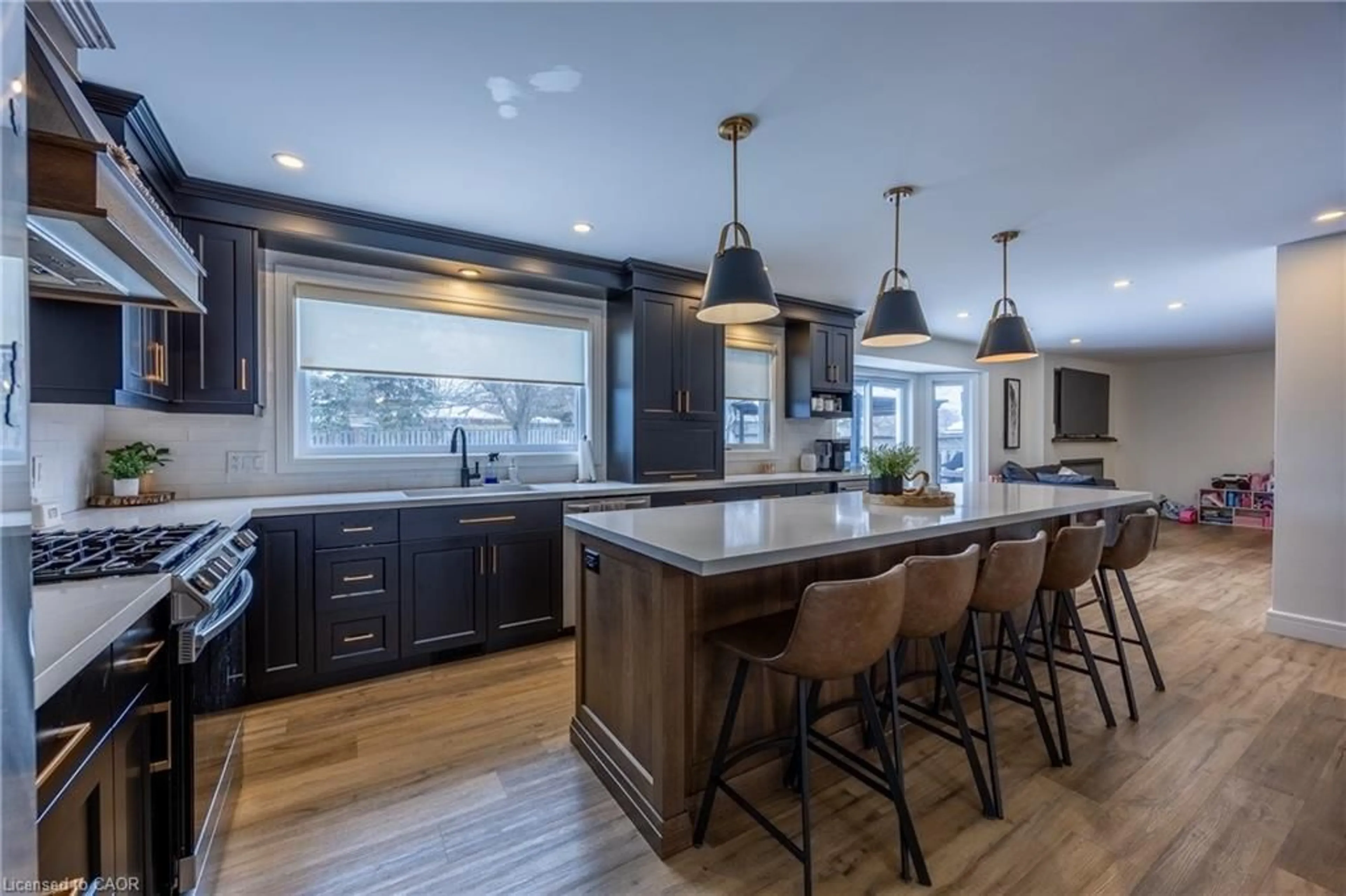 Open concept kitchen, unknown for 3 Kintyre Crt, Caledonia Ontario N3W 1G8