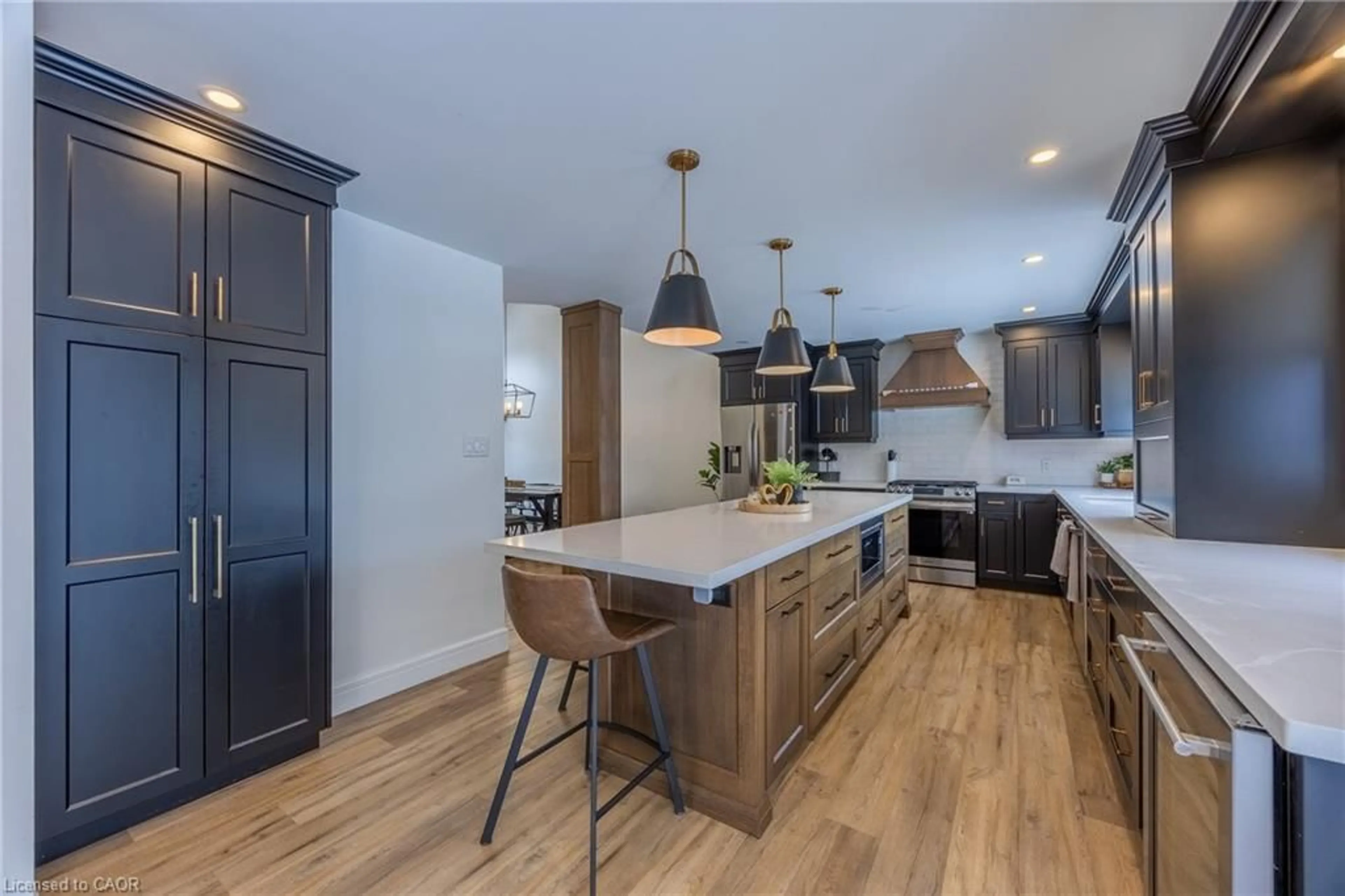 Open concept kitchen, wood/laminate floor for 3 Kintyre Crt, Caledonia Ontario N3W 1G8