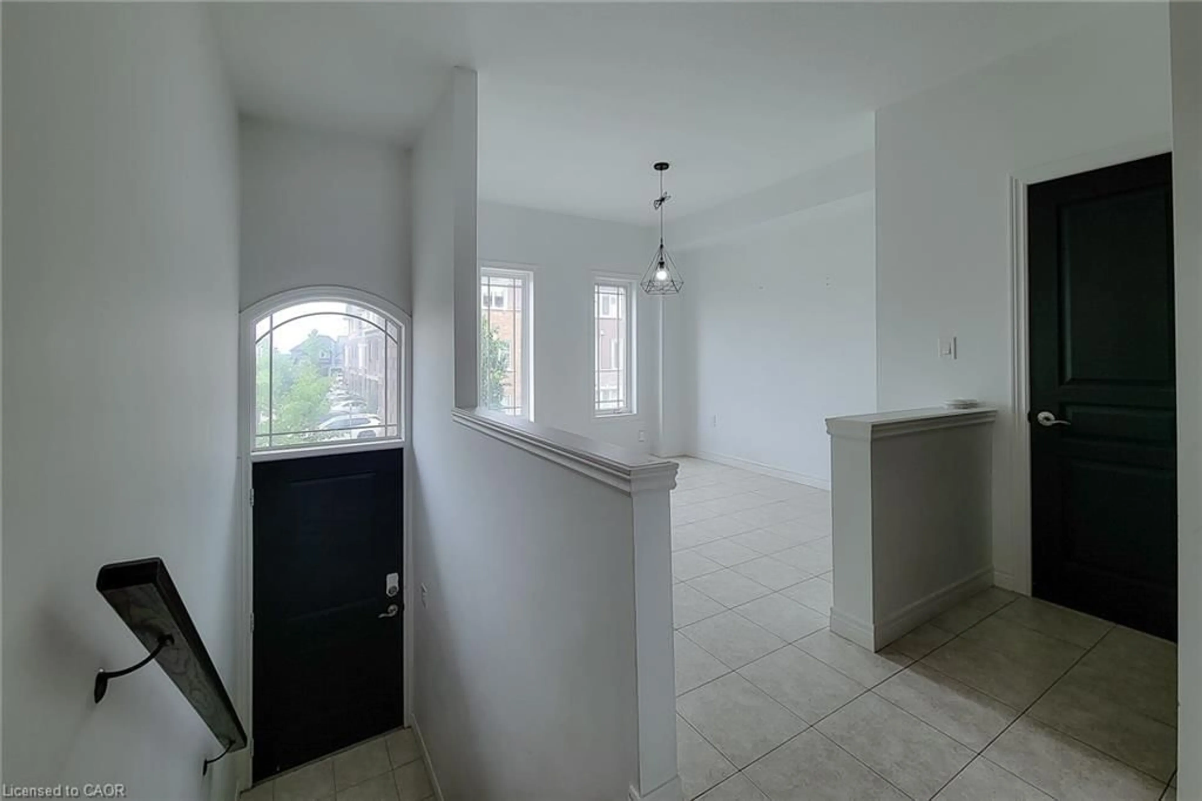 Indoor foyer for 38 Bloom Cres, Stoney Creek Ontario L0R 1P0