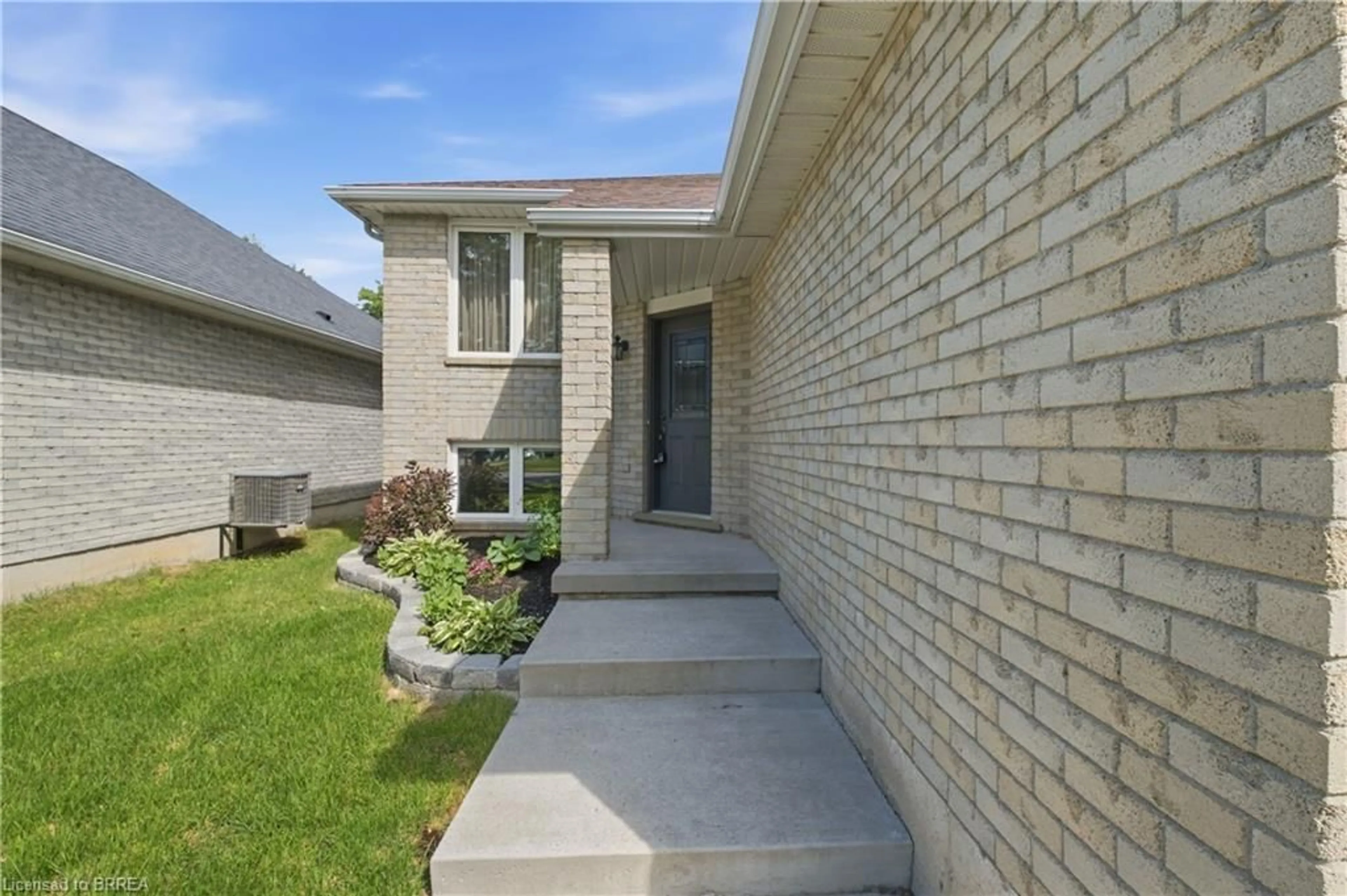 Home with brick exterior material, street for 114 Donegal Dr, Brantford Ontario N3T 6N4