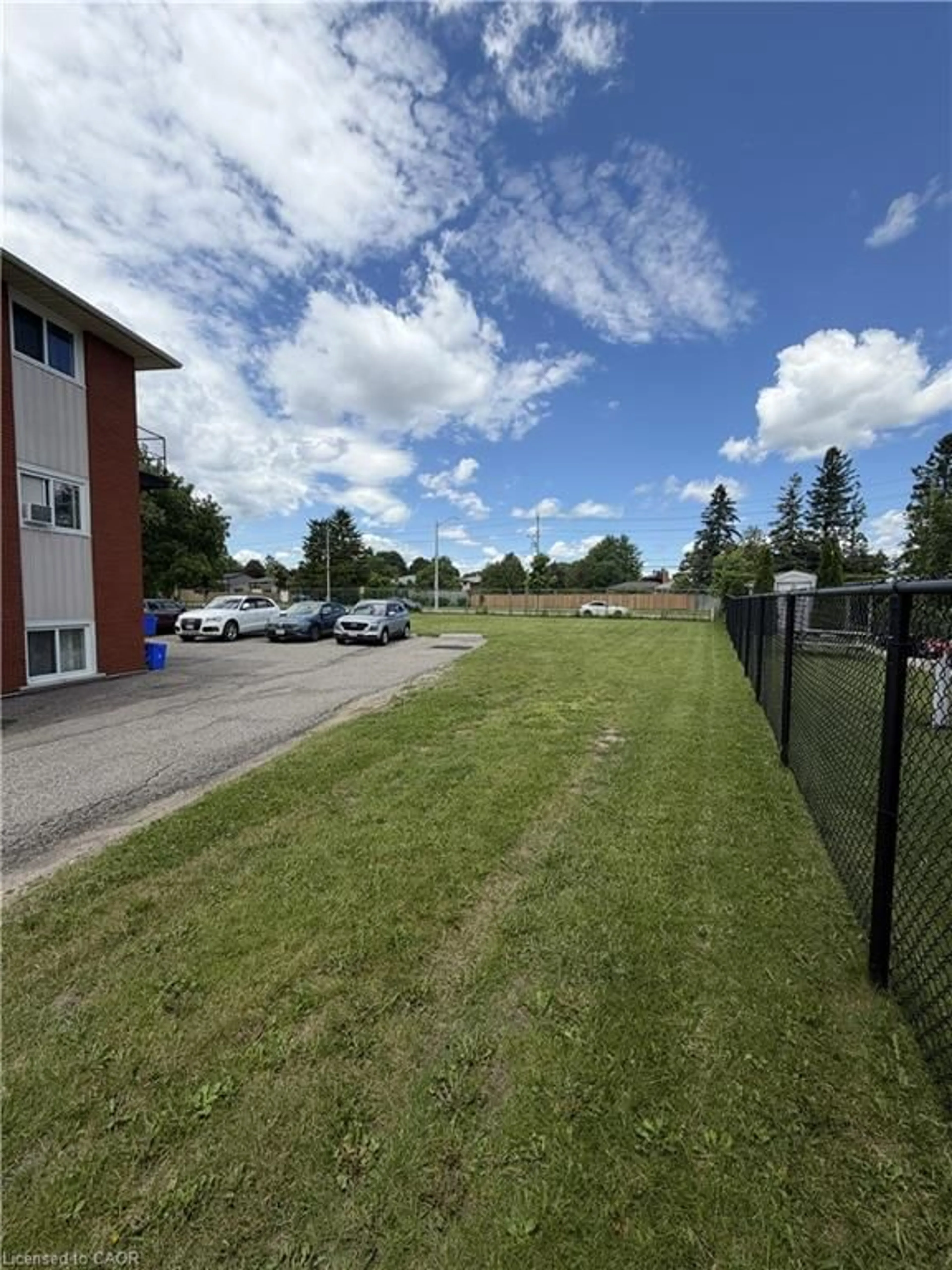 A pic from outside/outdoor area/front of a property/back of a property/a pic from drone, unknown for 26 Carnaby Cres, Kitchener Ontario N2A 1M7