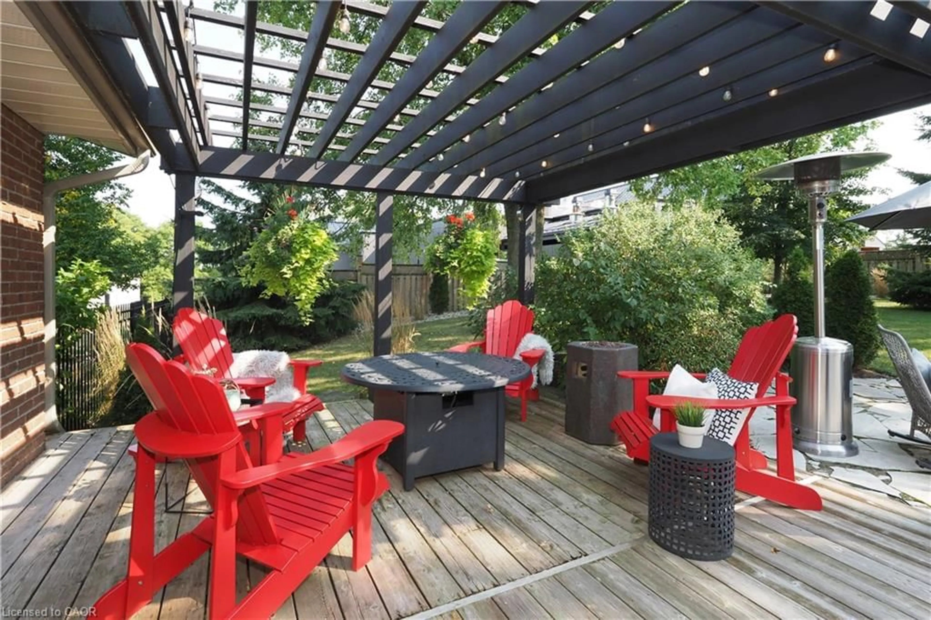 Patio, street for 76 Flaxmill Dr, Conestogo Ontario N0B 1N0