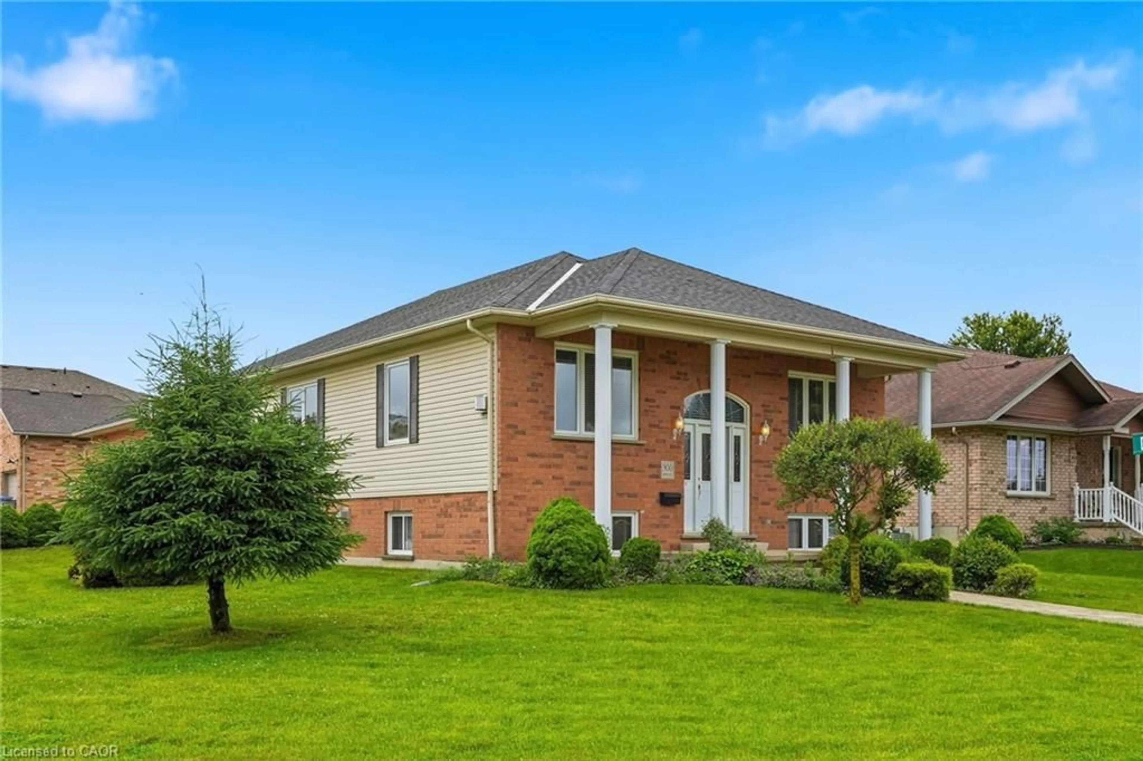 Home with brick exterior material, unknown for 900 Boyd Ave, Listowel Ontario N4W 3V5