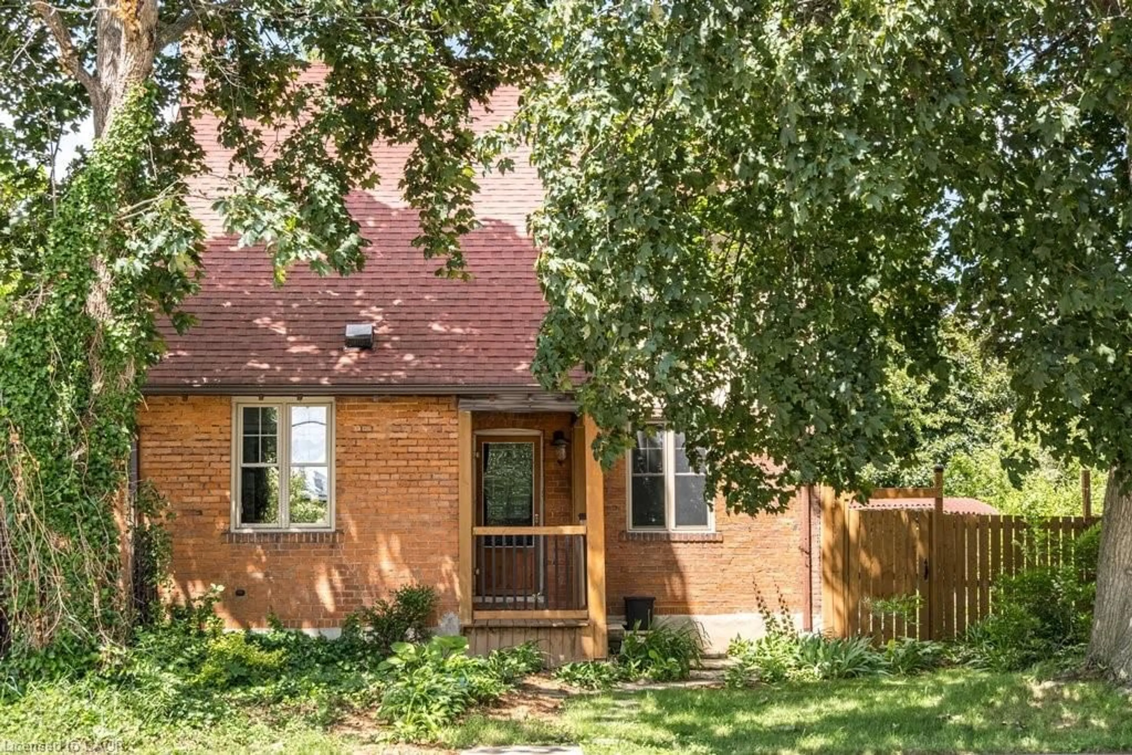 Home with brick exterior material, street for 152 Glen Rd, Hamilton Ontario L8S 3N1