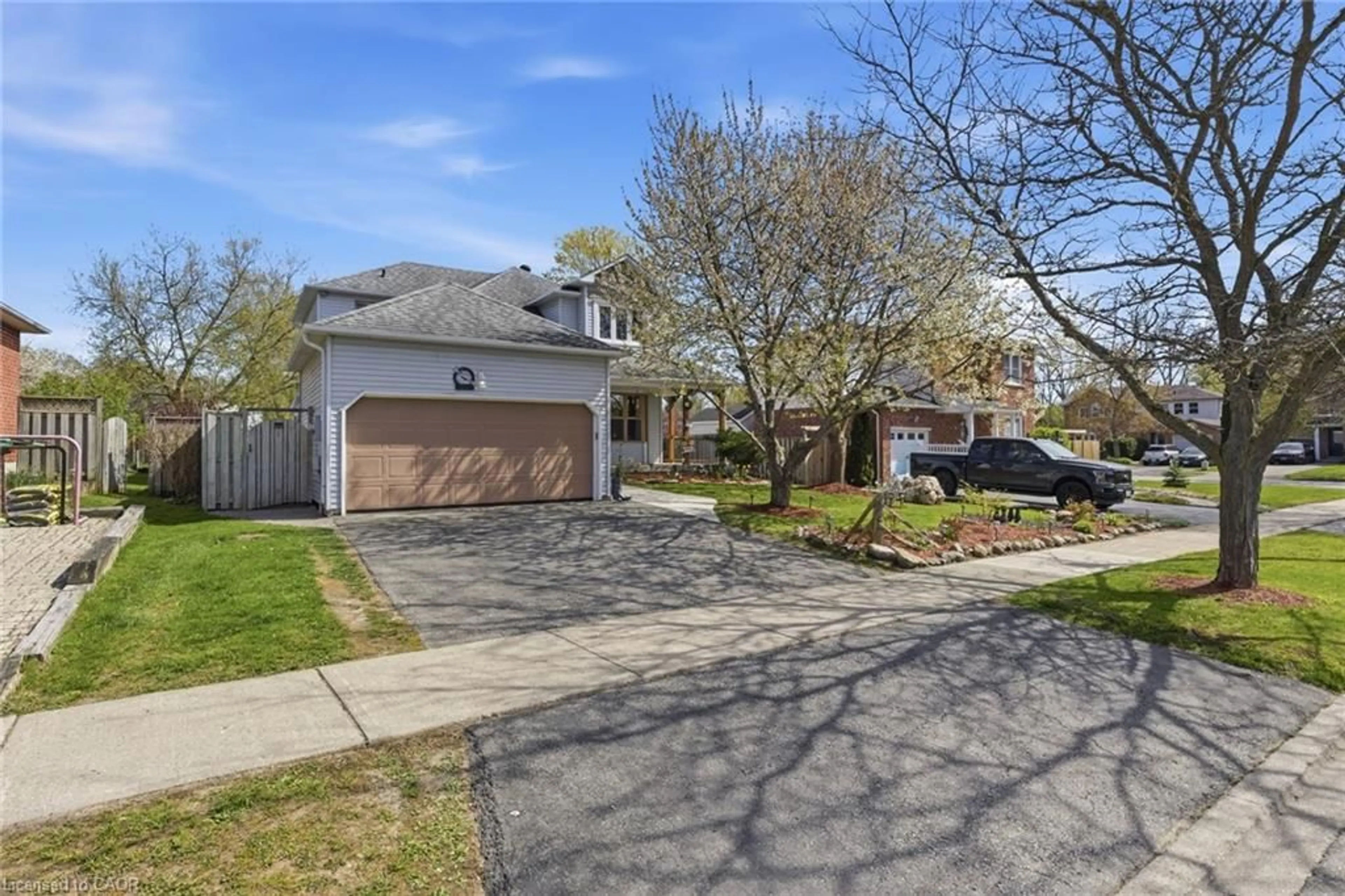 A pic from outside/outdoor area/front of a property/back of a property/a pic from drone, street for 4 Broom St, Ayr Ontario N0B 1E0