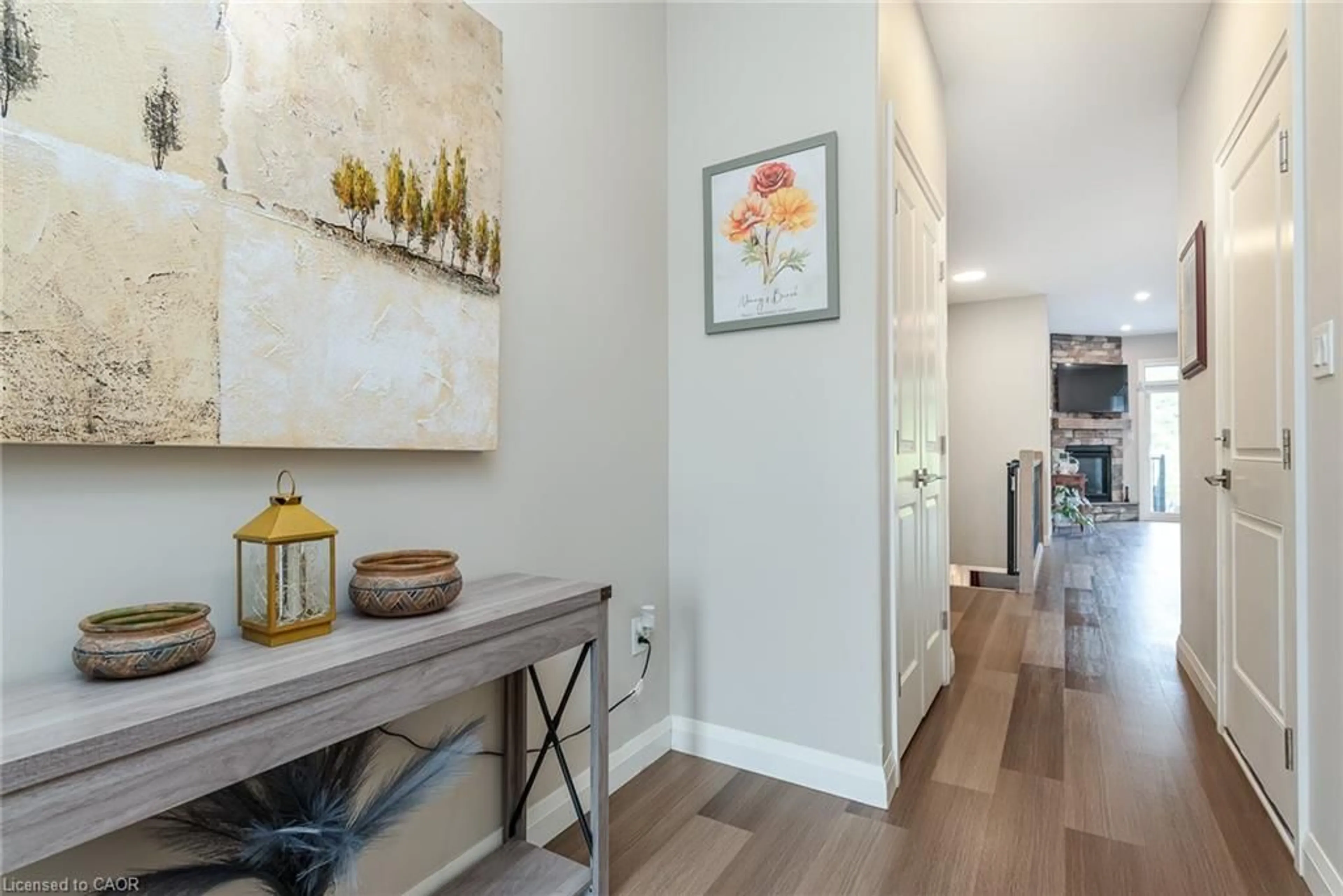 Indoor entryway for 82 Rowe Ave, Exeter Ontario N0M 1S1