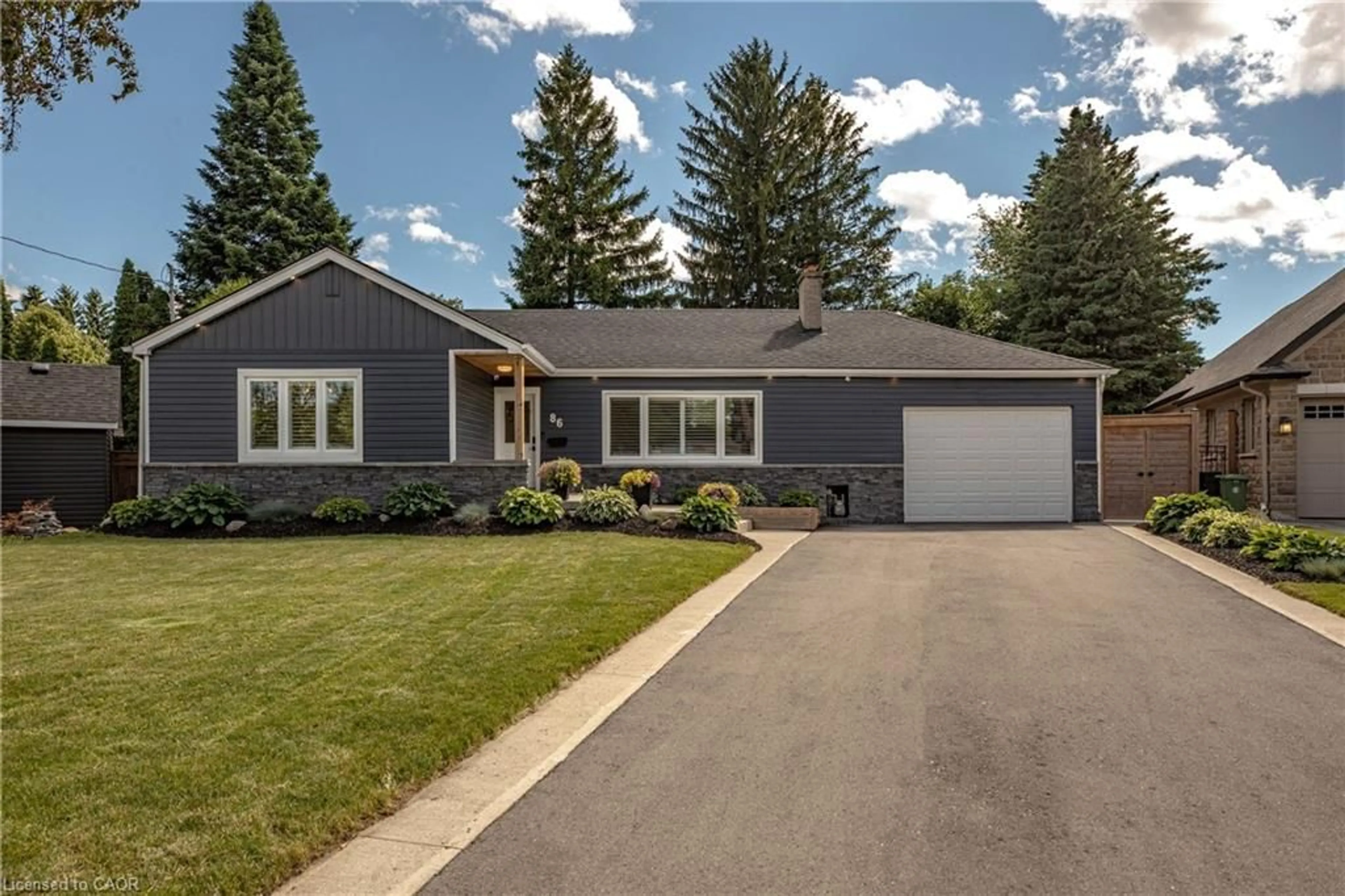 Home with vinyl exterior material, street for 86 Cumming Crt, Ancaster Ontario L9G 1V3