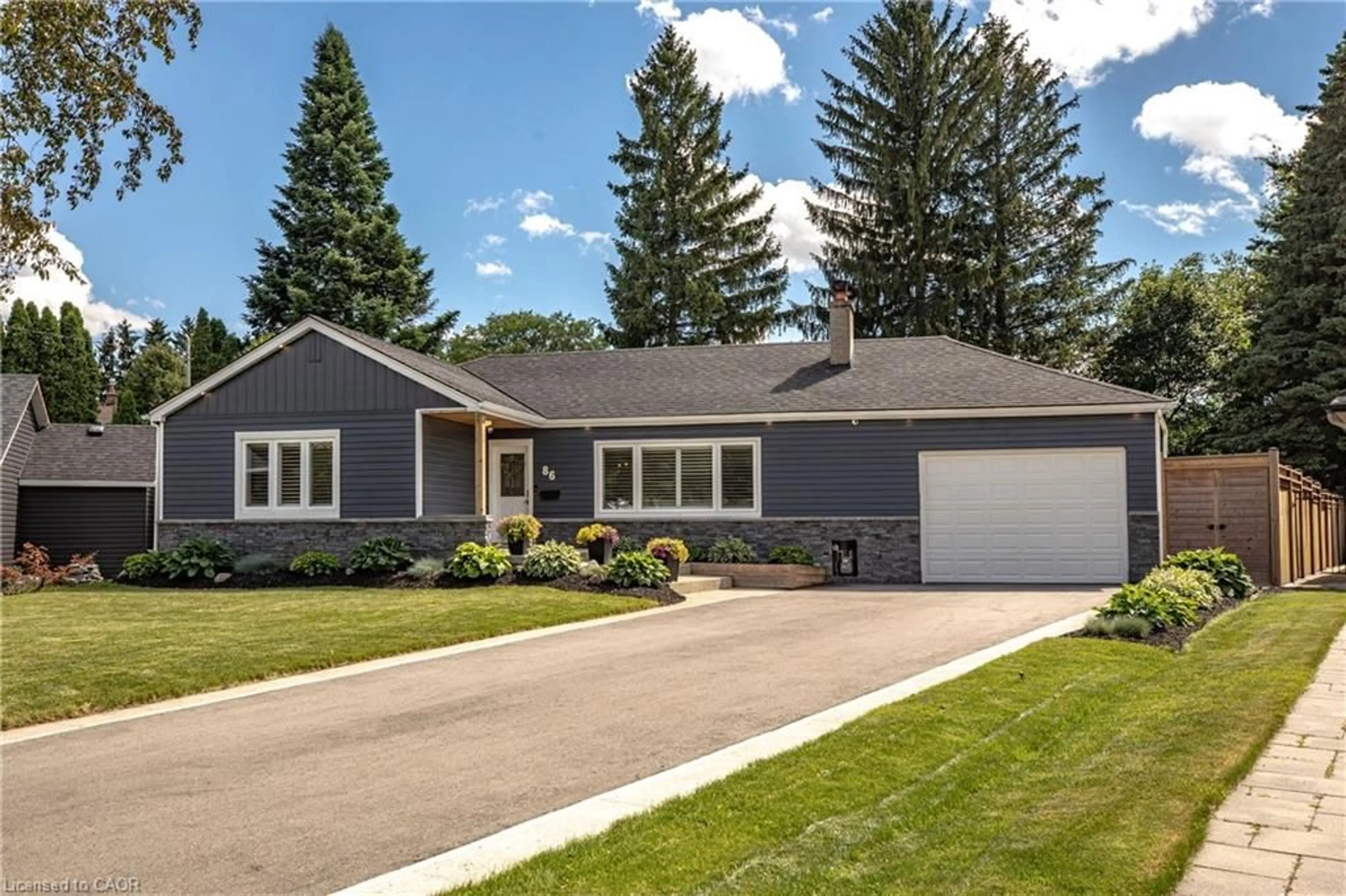 Home with vinyl exterior material, street for 86 Cumming Crt, Ancaster Ontario L9G 1V3