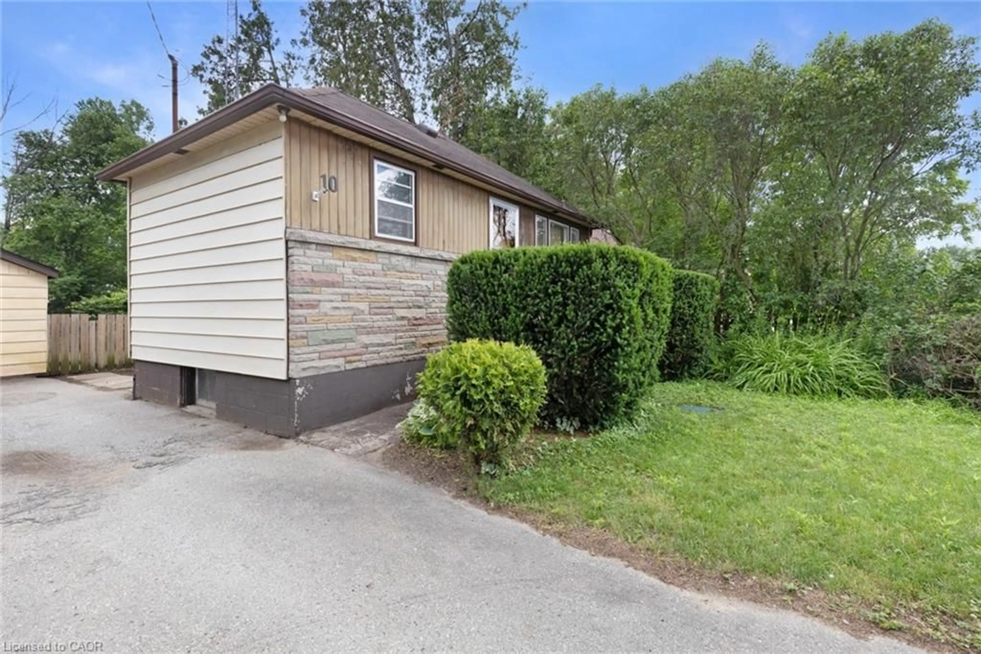 Shed for 10 Simcoe St, Delhi Ontario N4B 1A7