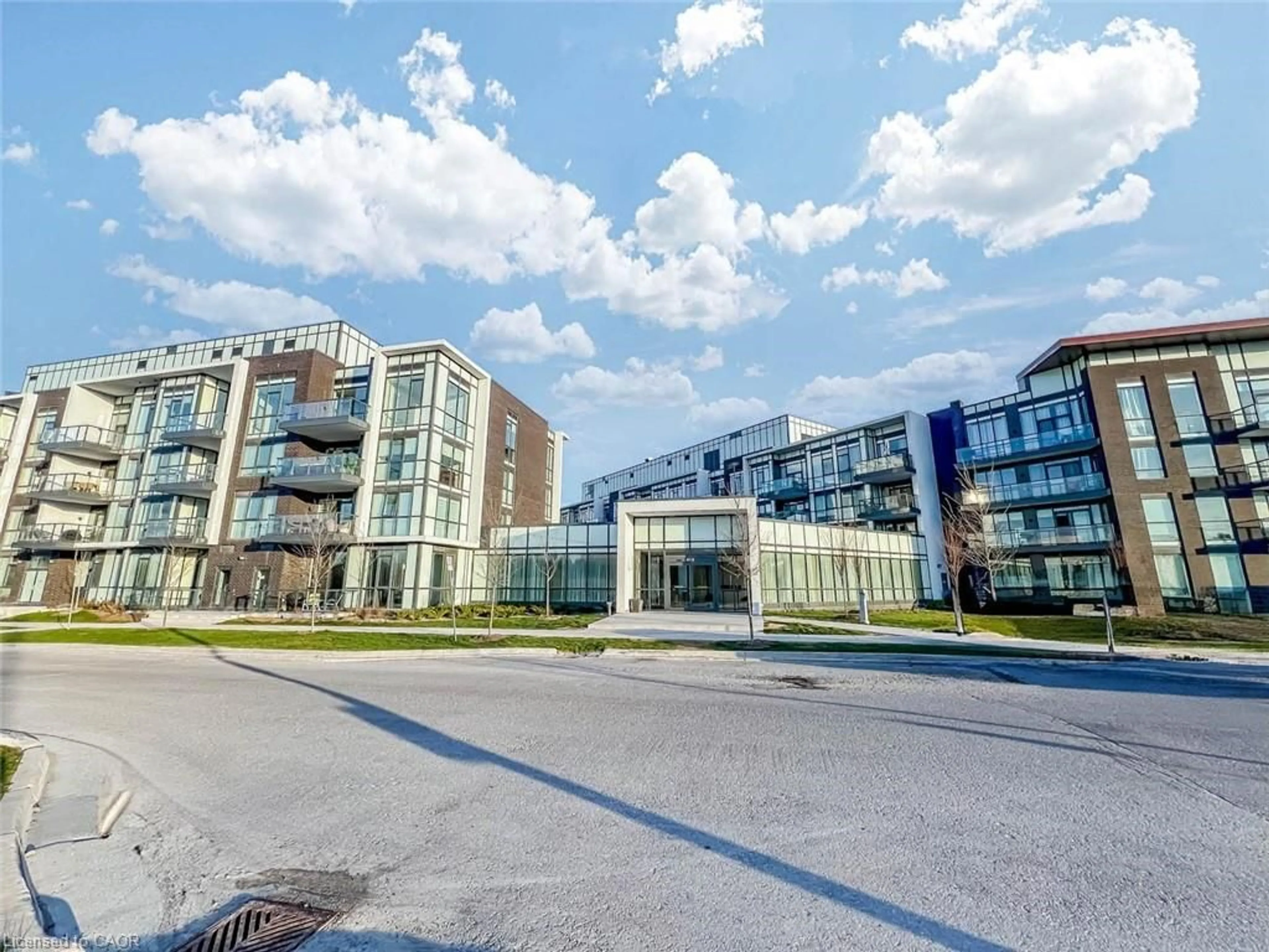 Indoor foyer for 415 Sea Ray Ave #403, Innisfil Ontario L9S 0R5