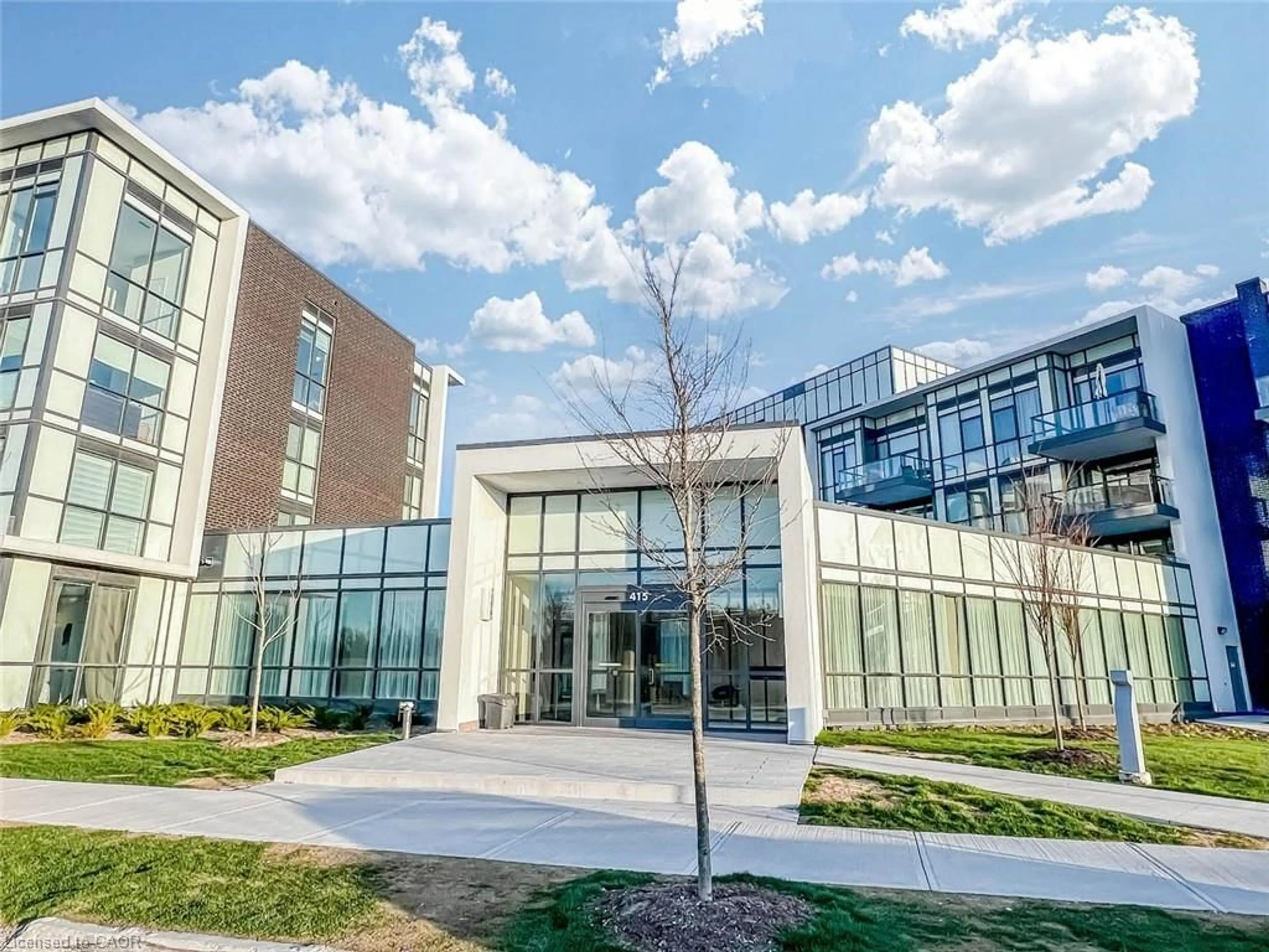 Indoor foyer for 415 Sea Ray Ave #403, Innisfil Ontario L9S 0R5