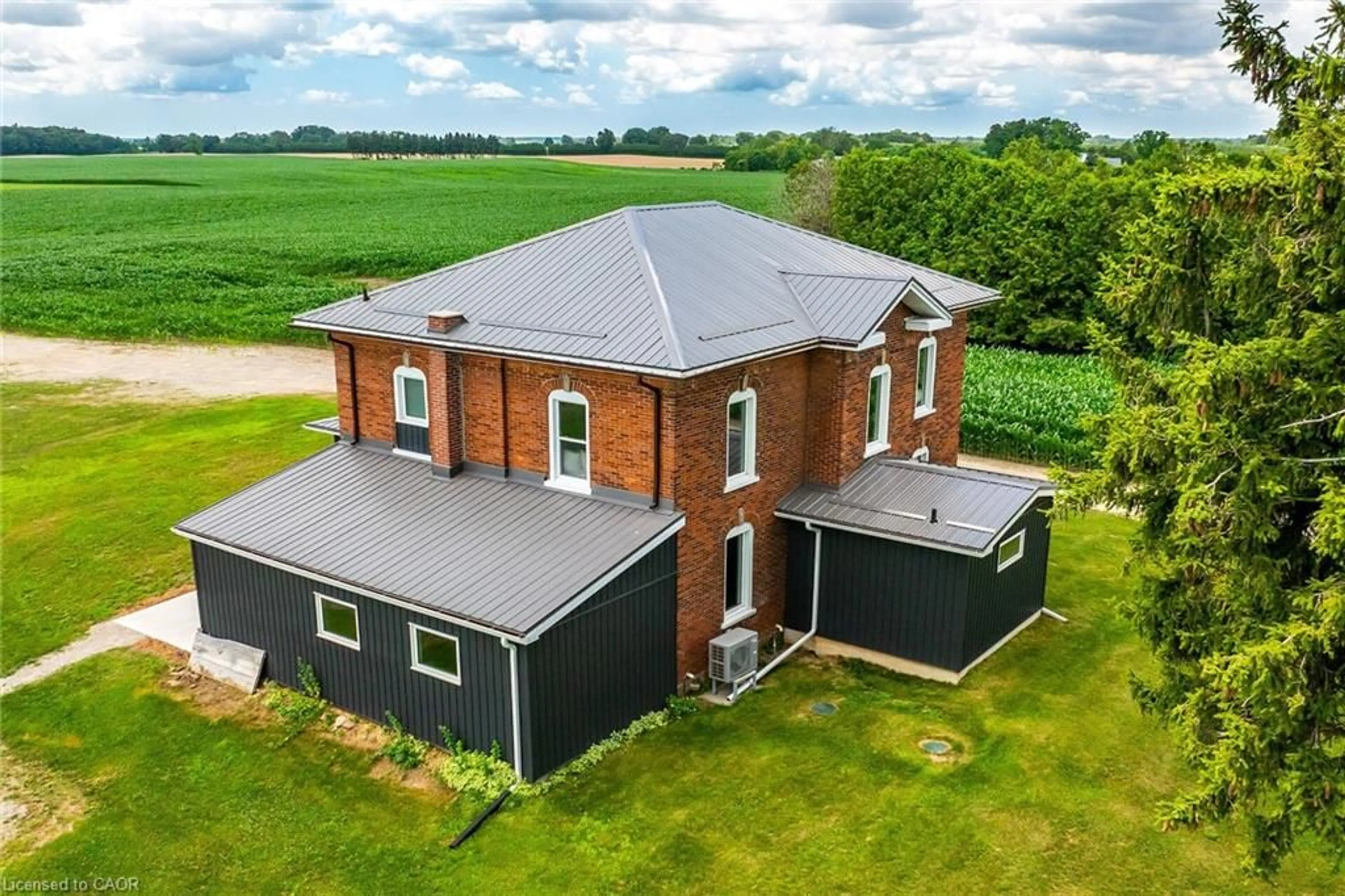A pic from outside/outdoor area/front of a property/back of a property/a pic from drone, building for 238 Concession 10 Townsend, Waterford Ontario N0E 1Y0
