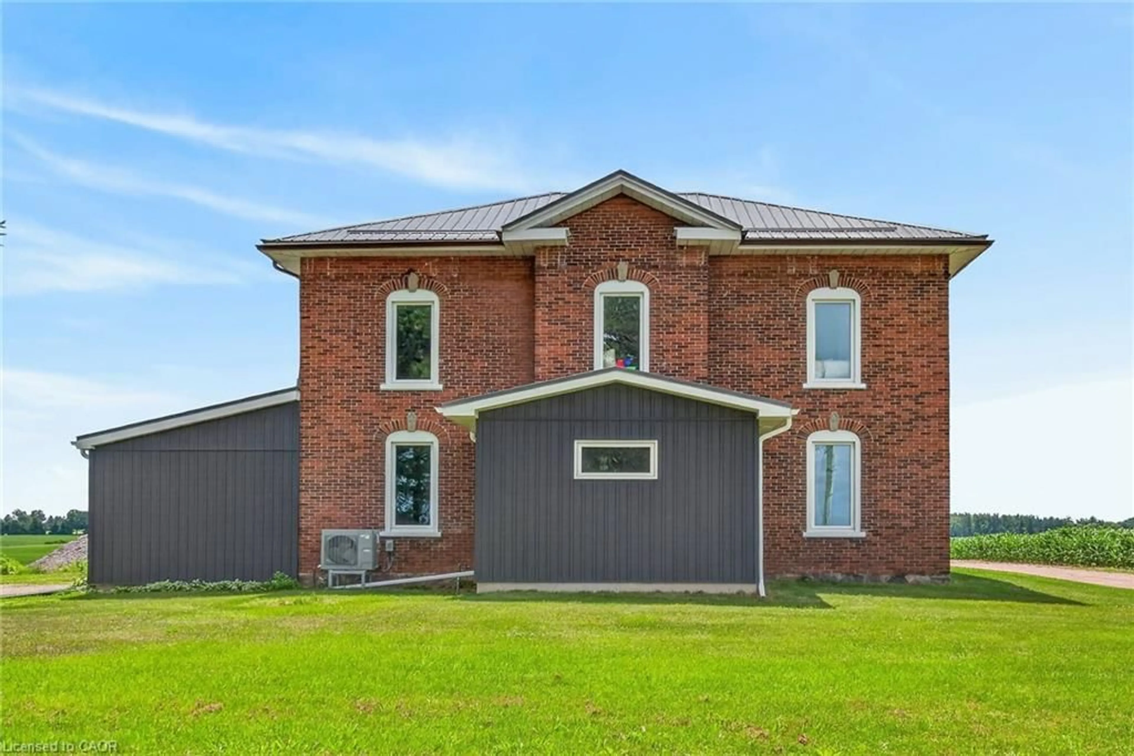 Home with brick exterior material, building for 238 Concession 10 Townsend, Waterford Ontario N0E 1Y0