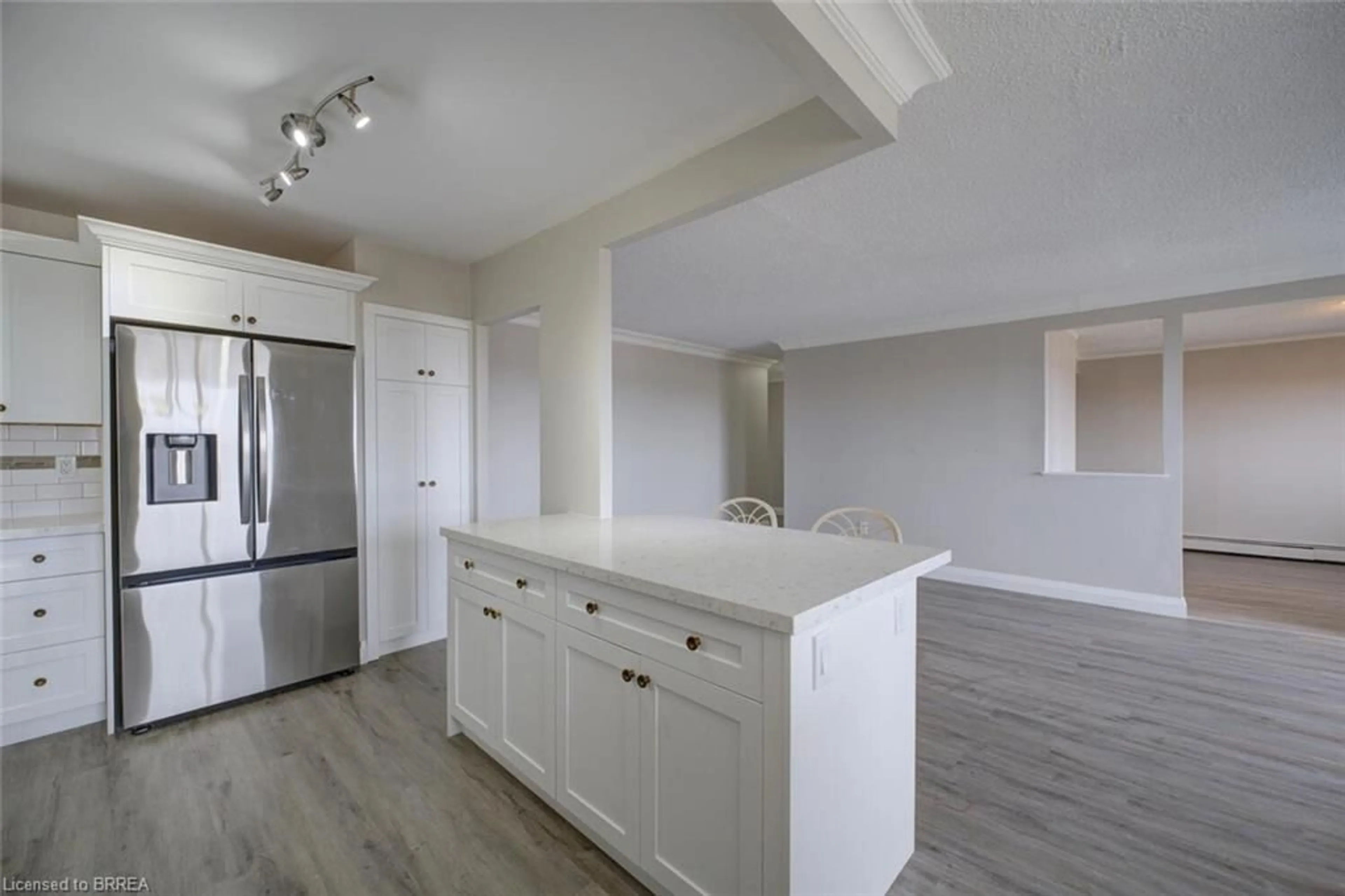 Open concept kitchen, wood/laminate floor for 640 West St #909, Brantford Ontario N3R 6M3